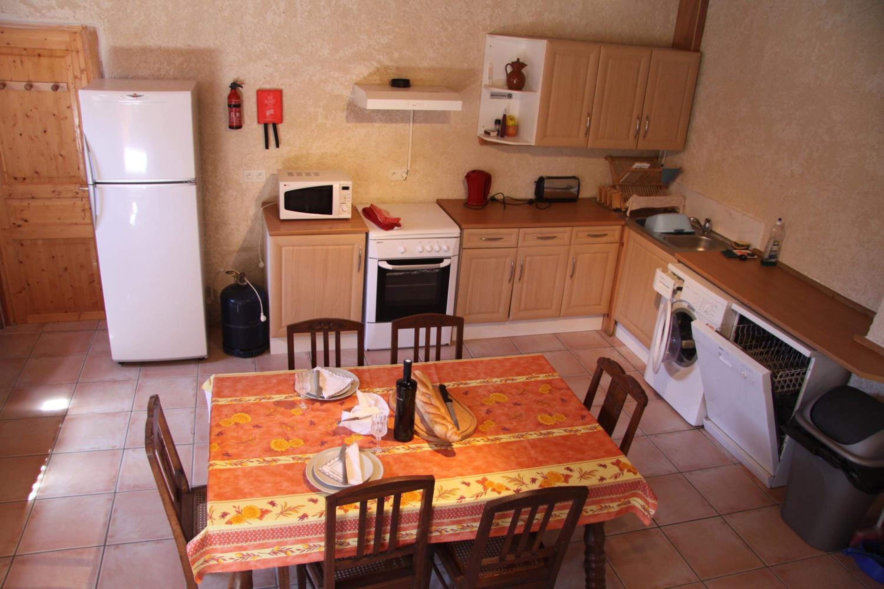 Three-Bedroom House - Photo 6