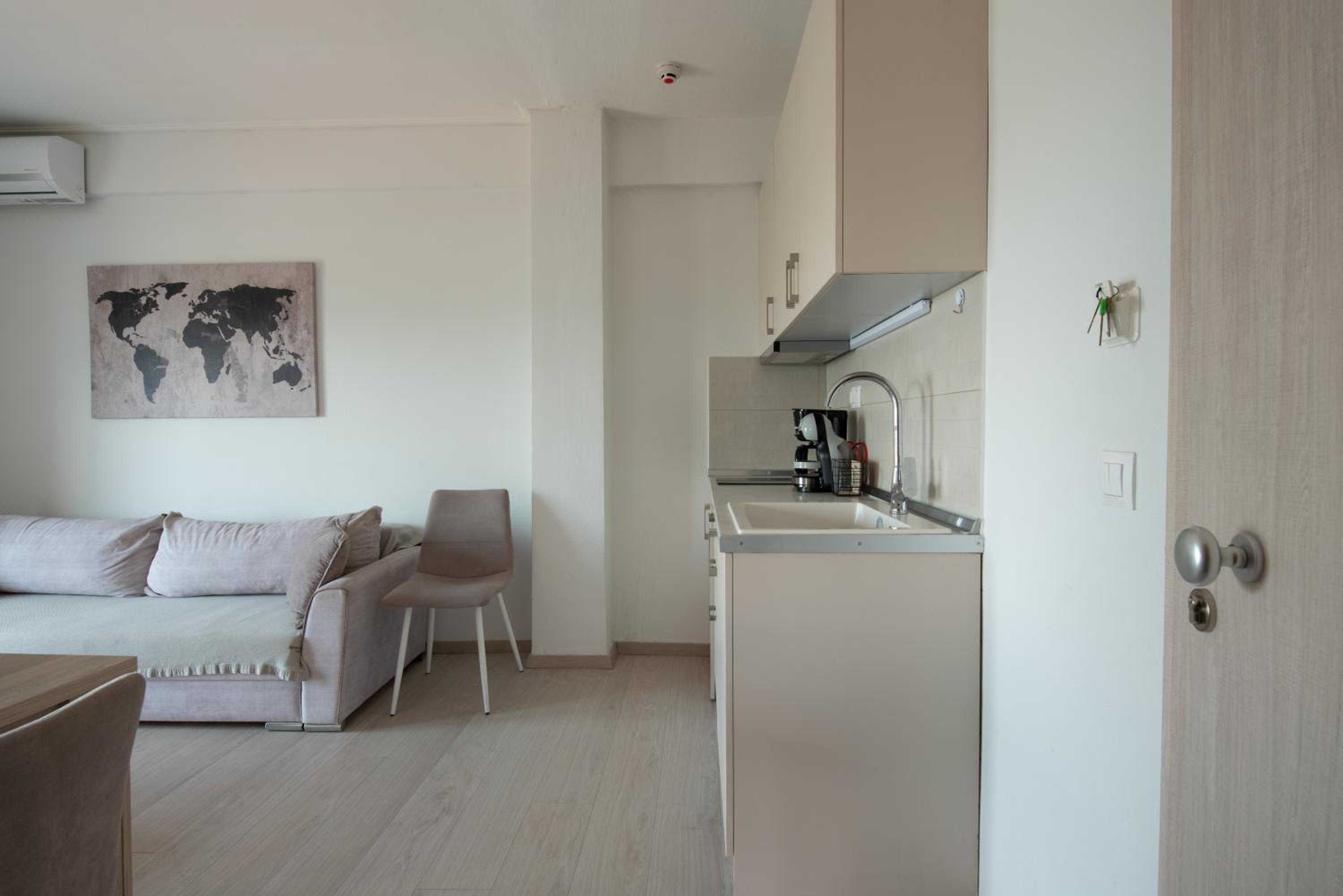 One-Bedroom Apartment - Photo 2