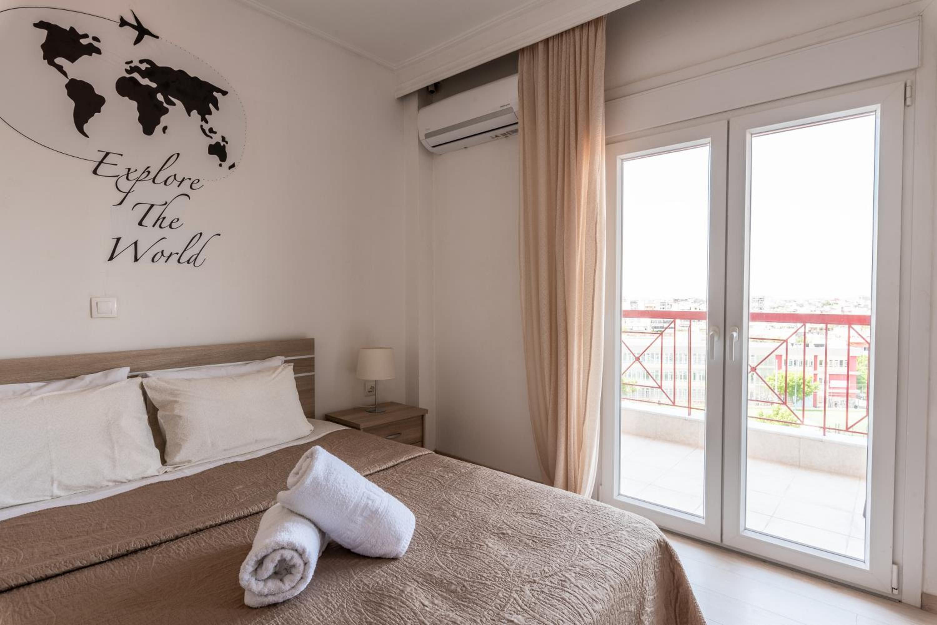 One-Bedroom Apartment - Photo 3