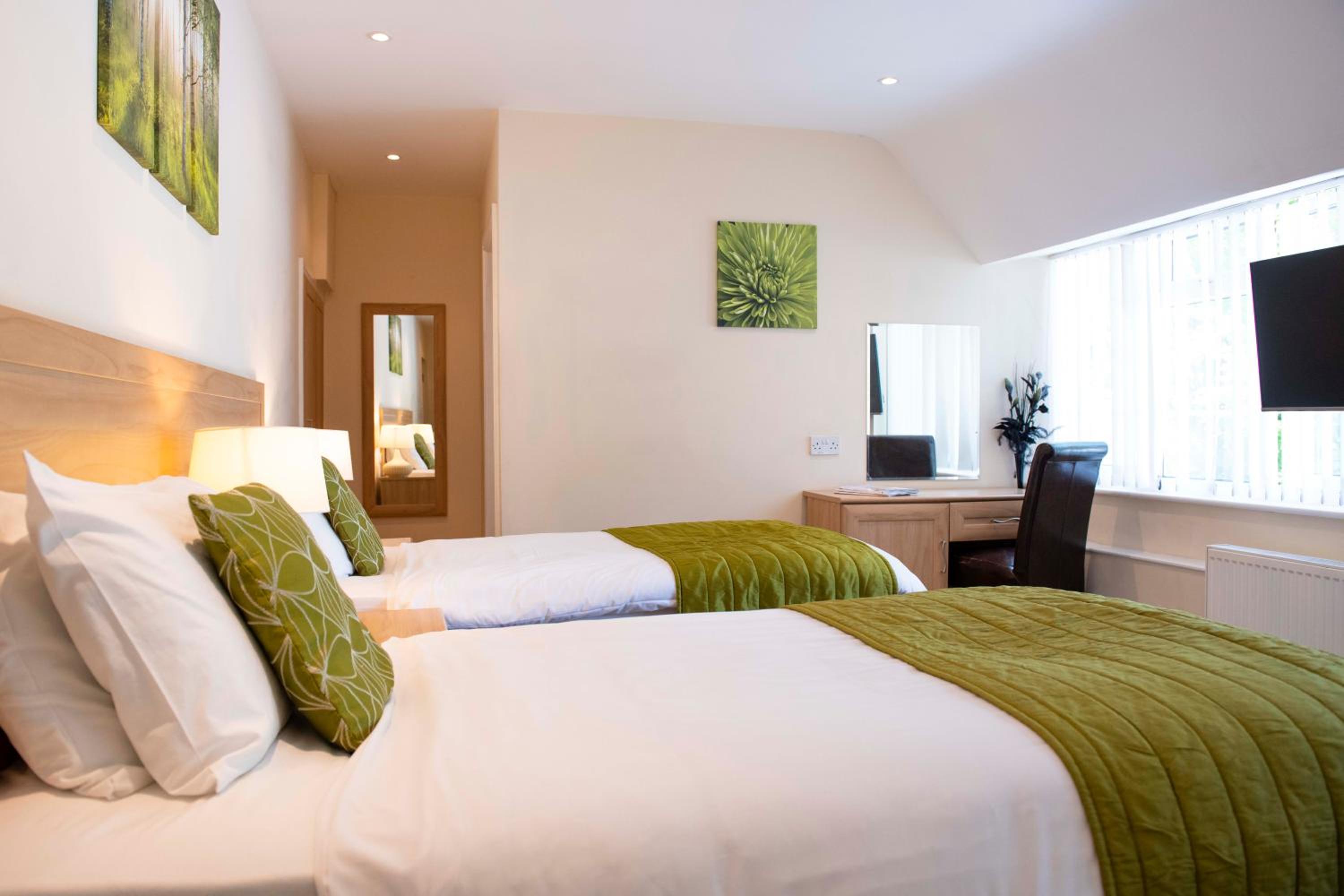 Standard Twin Room - Photo 2