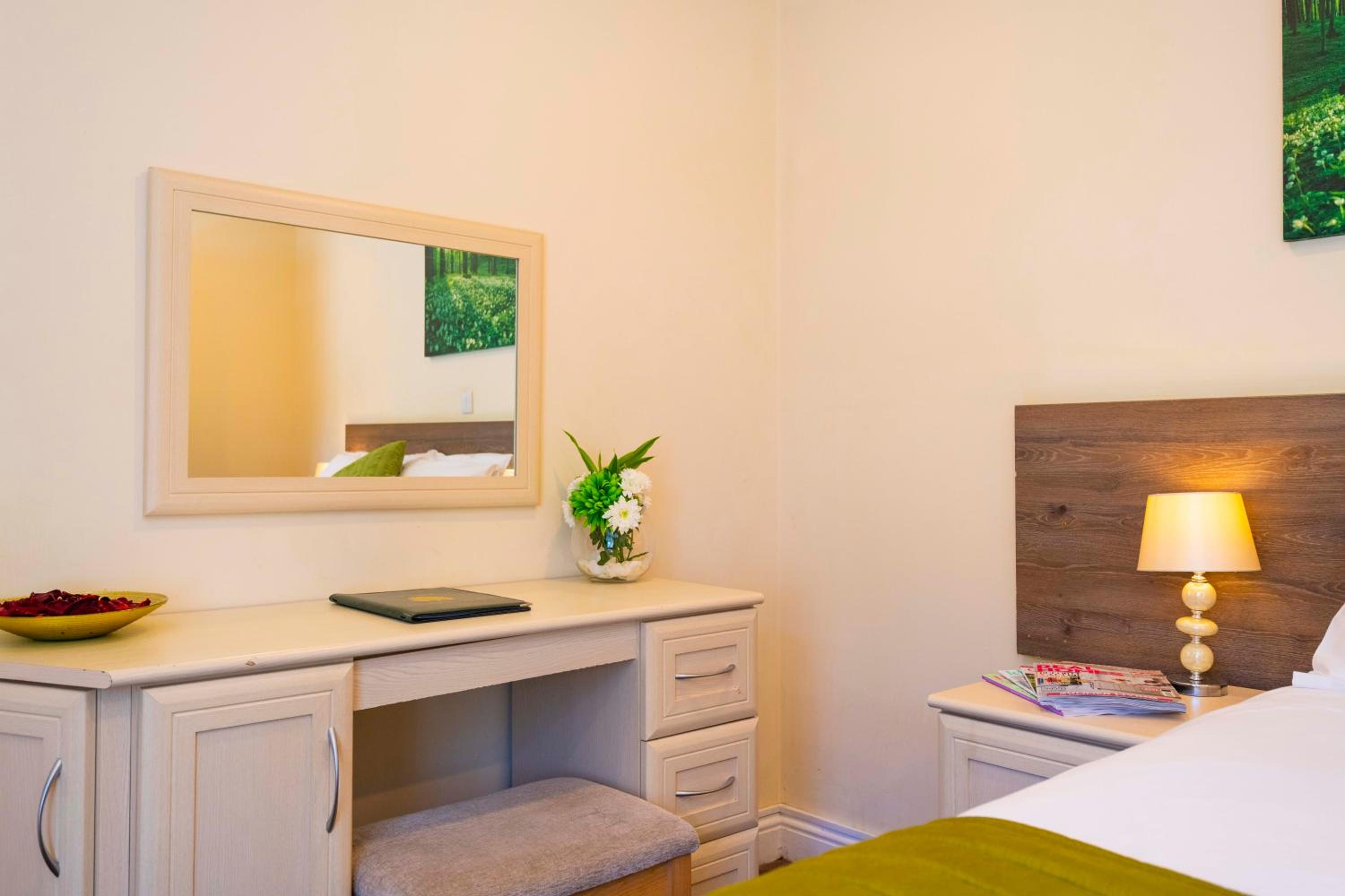 Standard Double Room - Photo 7