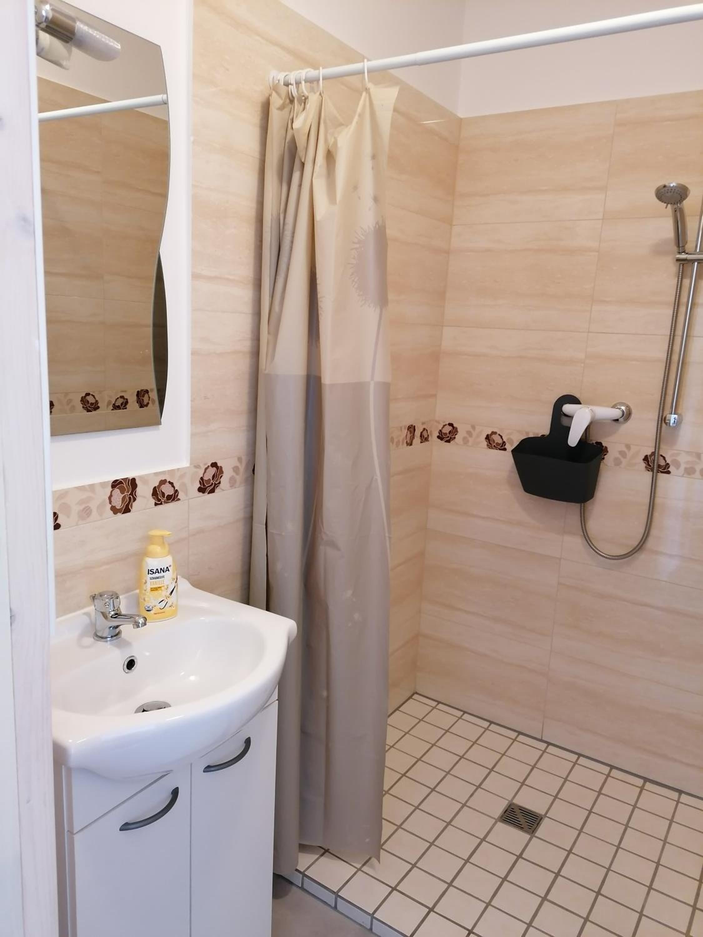 Apartment - Photo 2