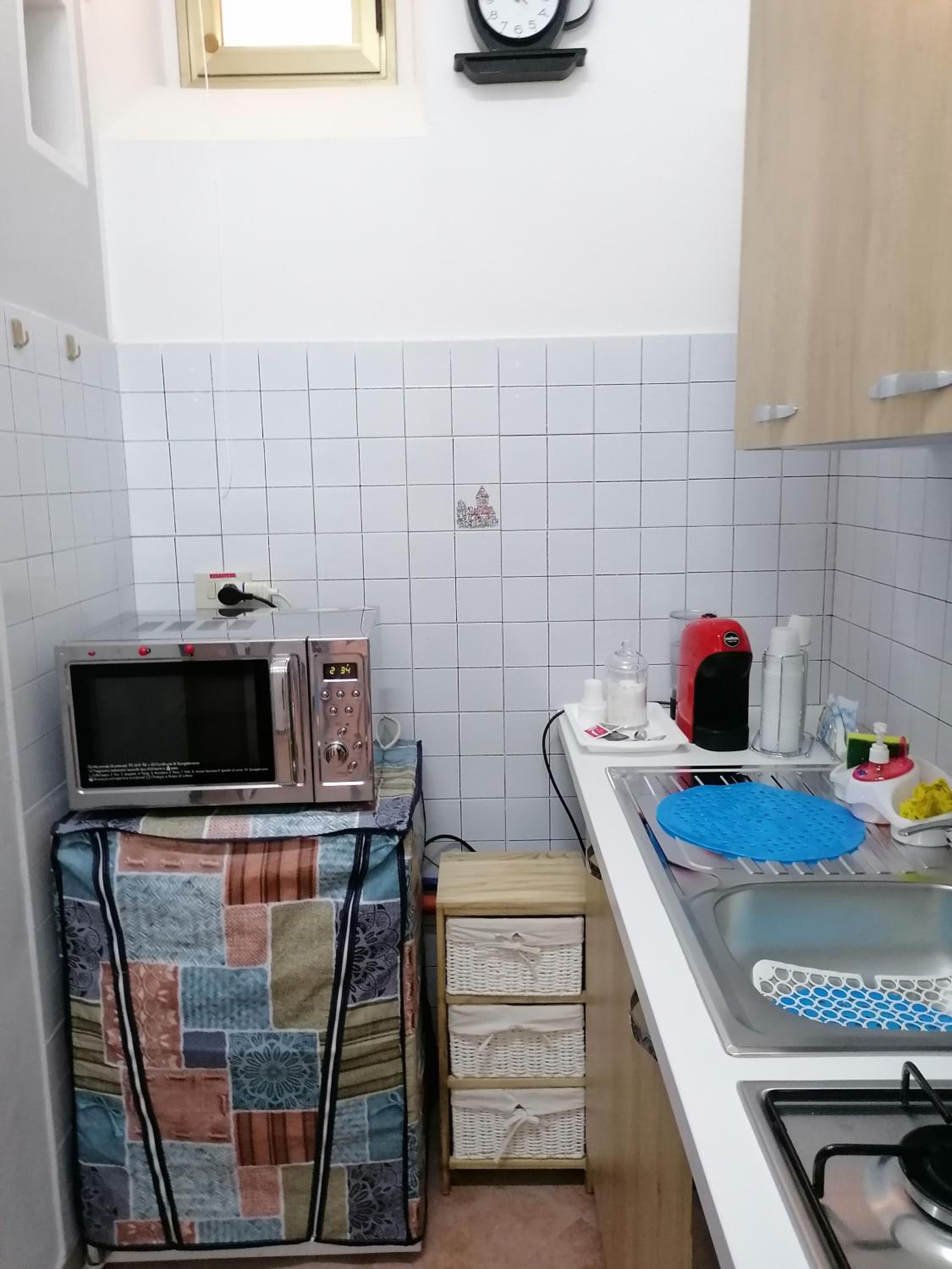One-Bedroom House - Photo 2