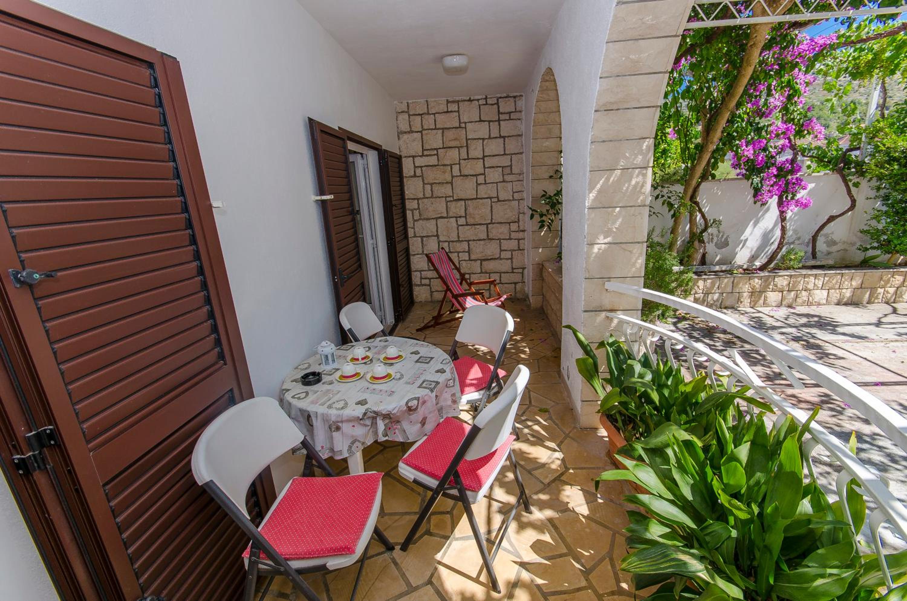 Ground Floor Apartment with Sea View photo 2