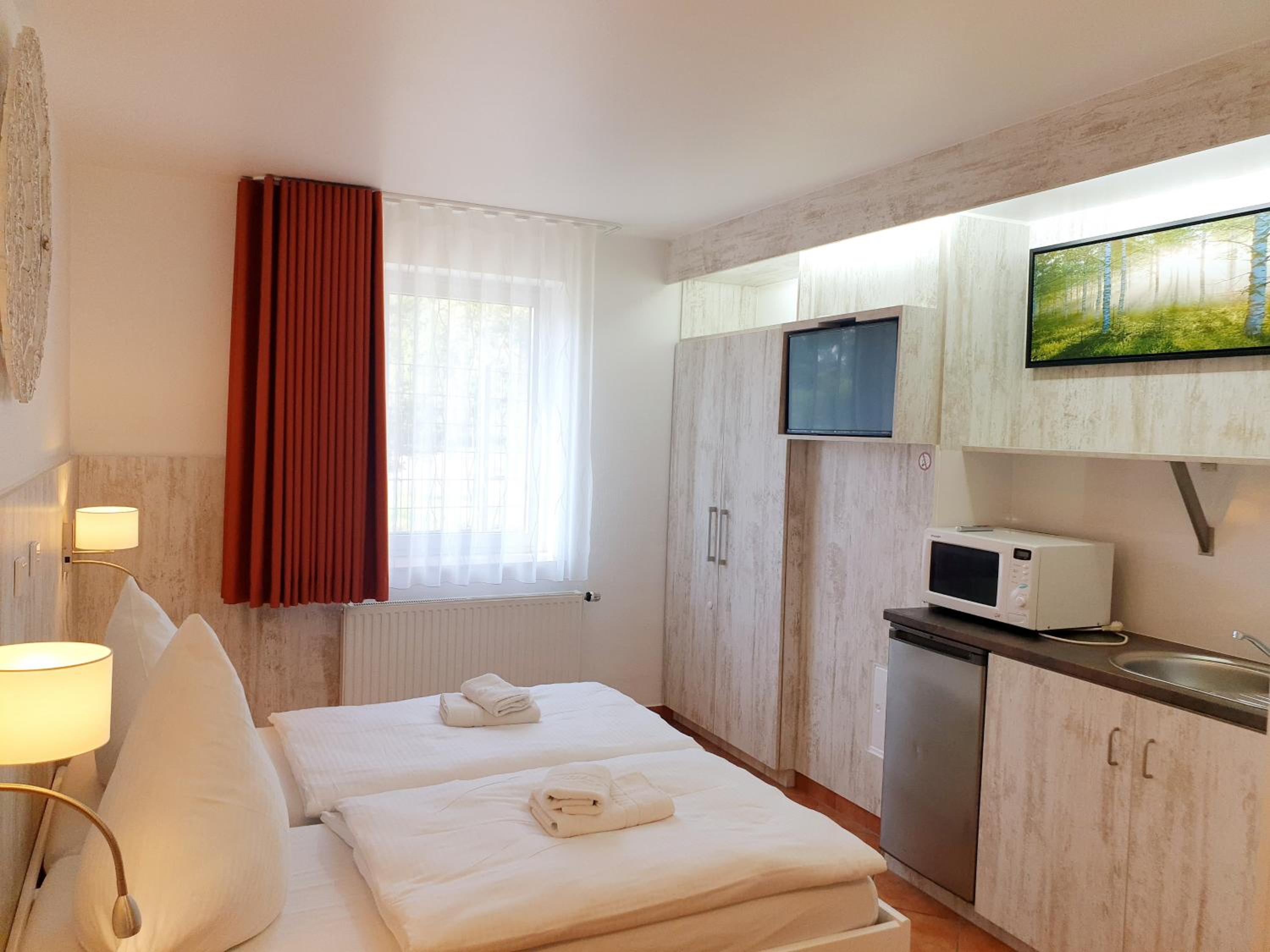 Doppelzimmer mit und ohne Klimaanlage (Check-In max. 20h/08:00p.m.) - Photo 8