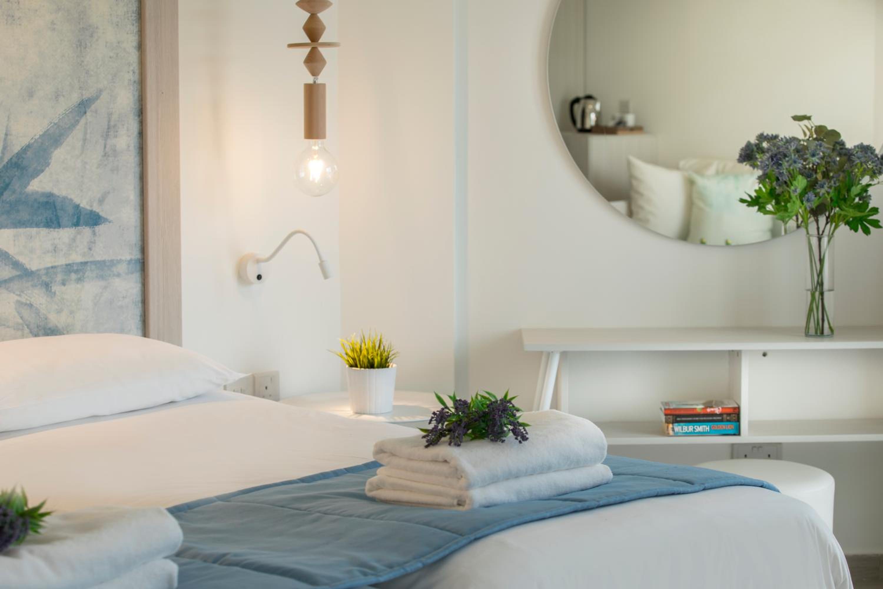 Deluxe Suite with Inland View photo 2