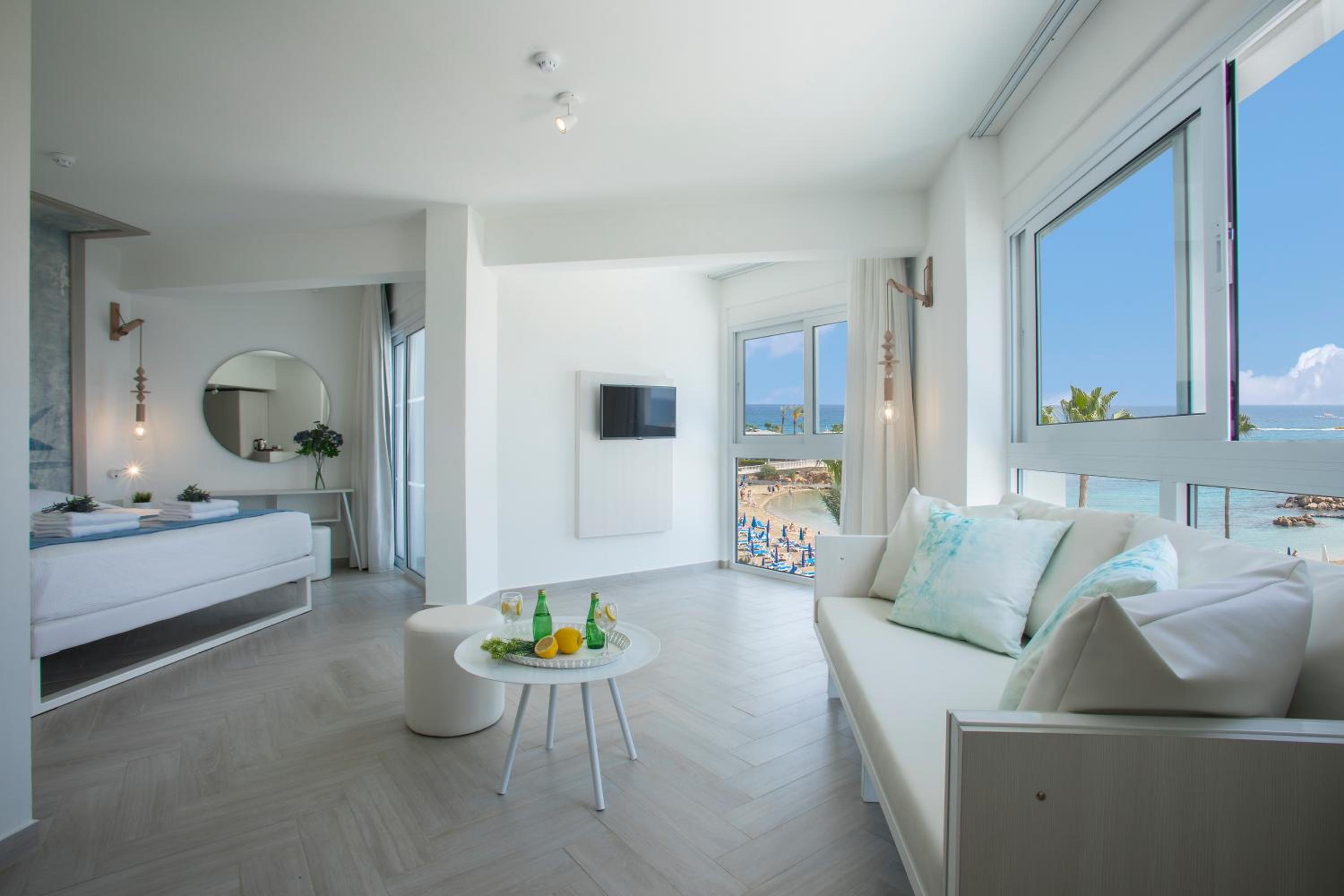 Deluxe Suite with Inland View photo 1