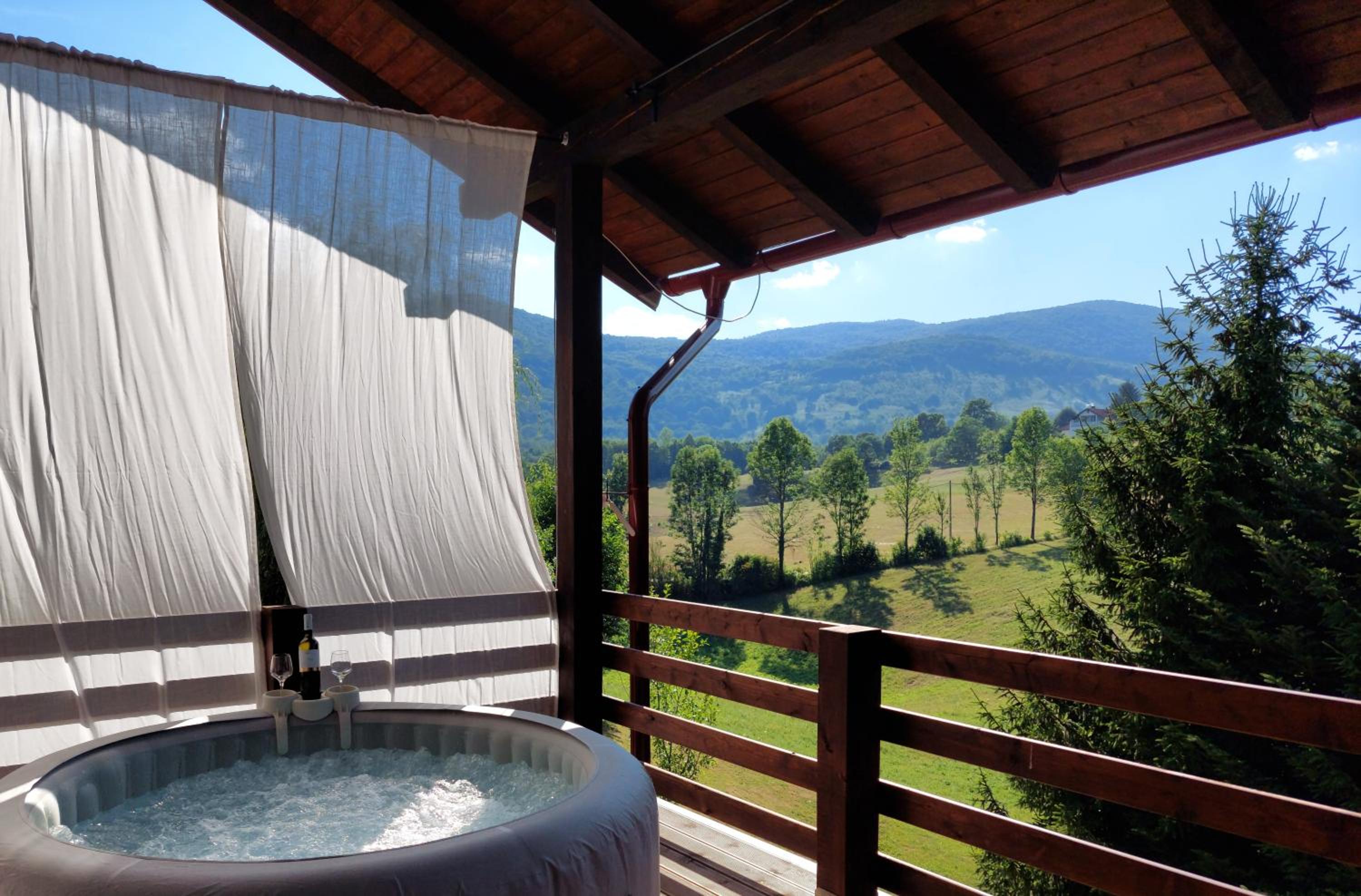 Deluxe Studio with Jacuzzi - Photo 7