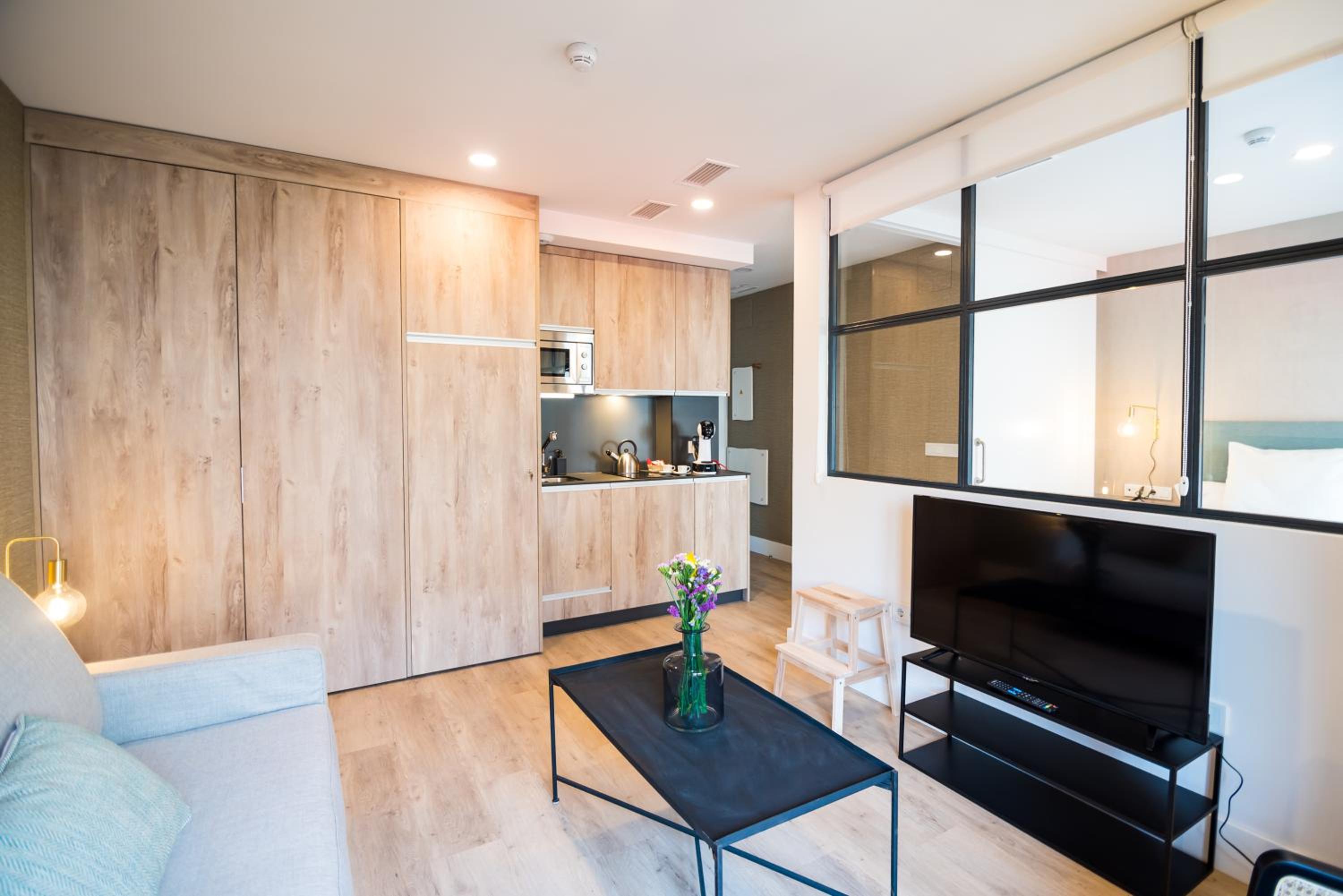 One-Bedroom Apartment - Photo 2