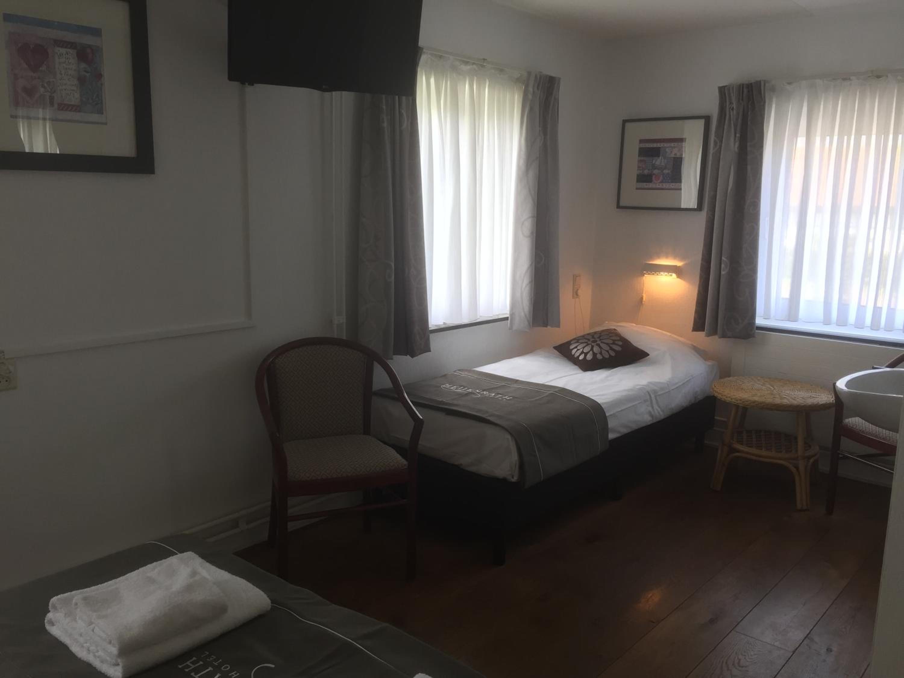 Triple Room with Private Bathroom photo 2