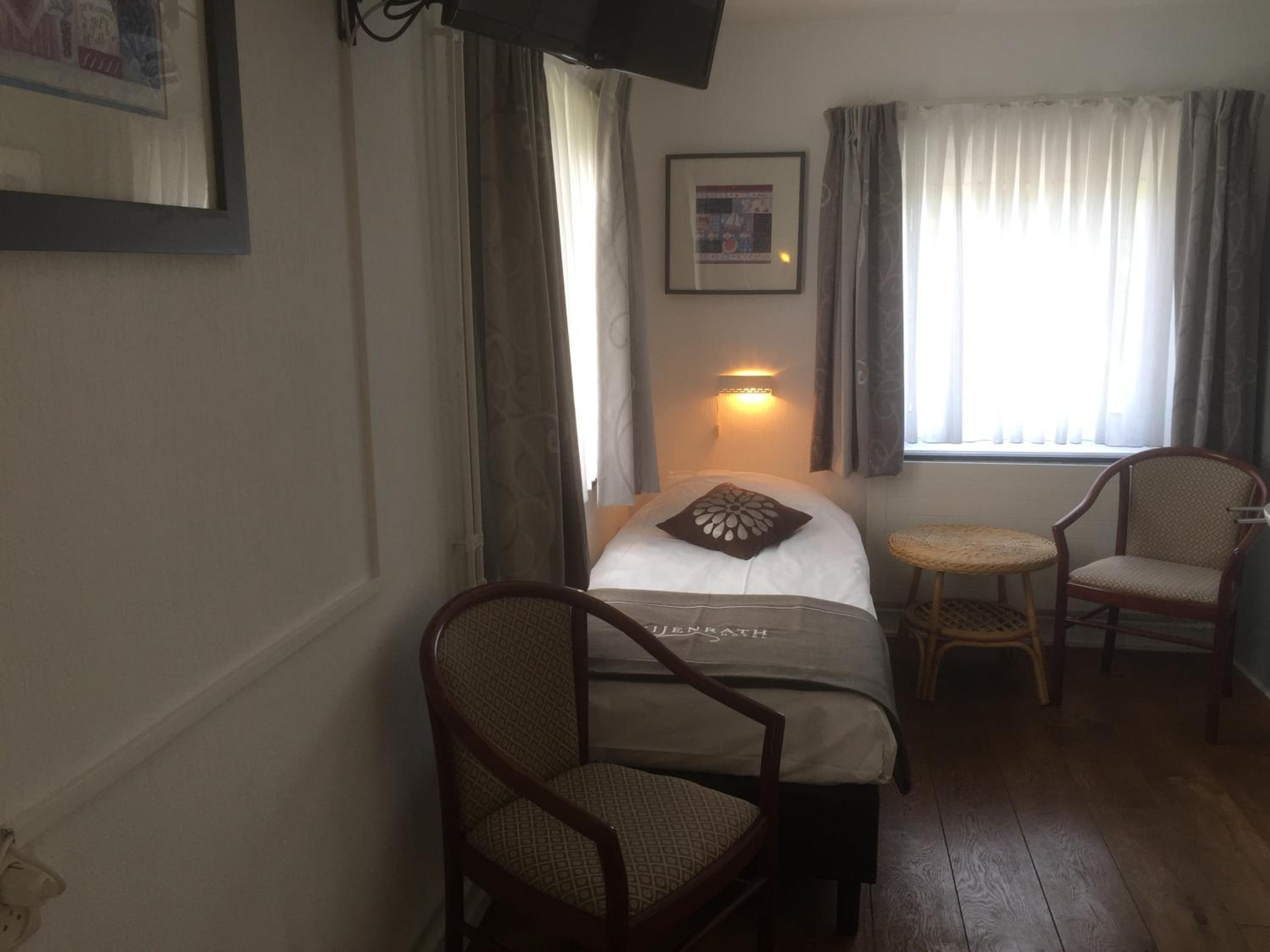 Triple Room with Private Bathroom photo 3