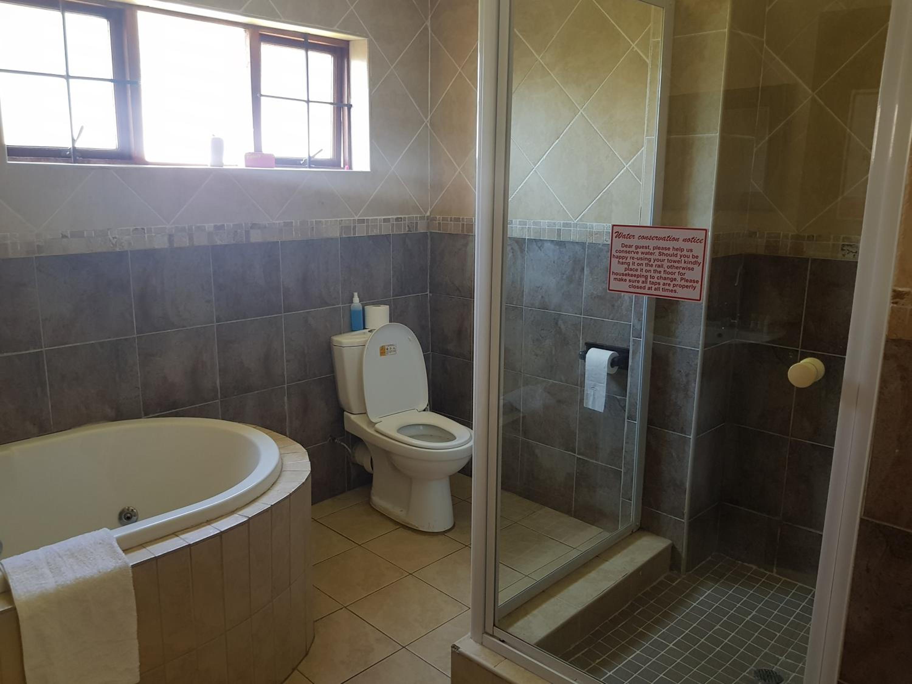 Deluxe King Room - Photo 7