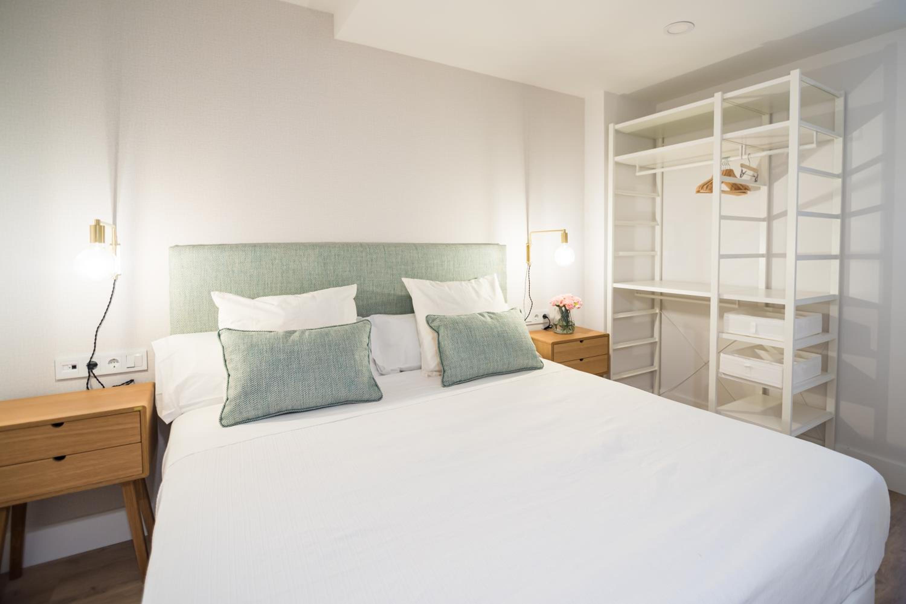 Studio Apartment - Photo 1