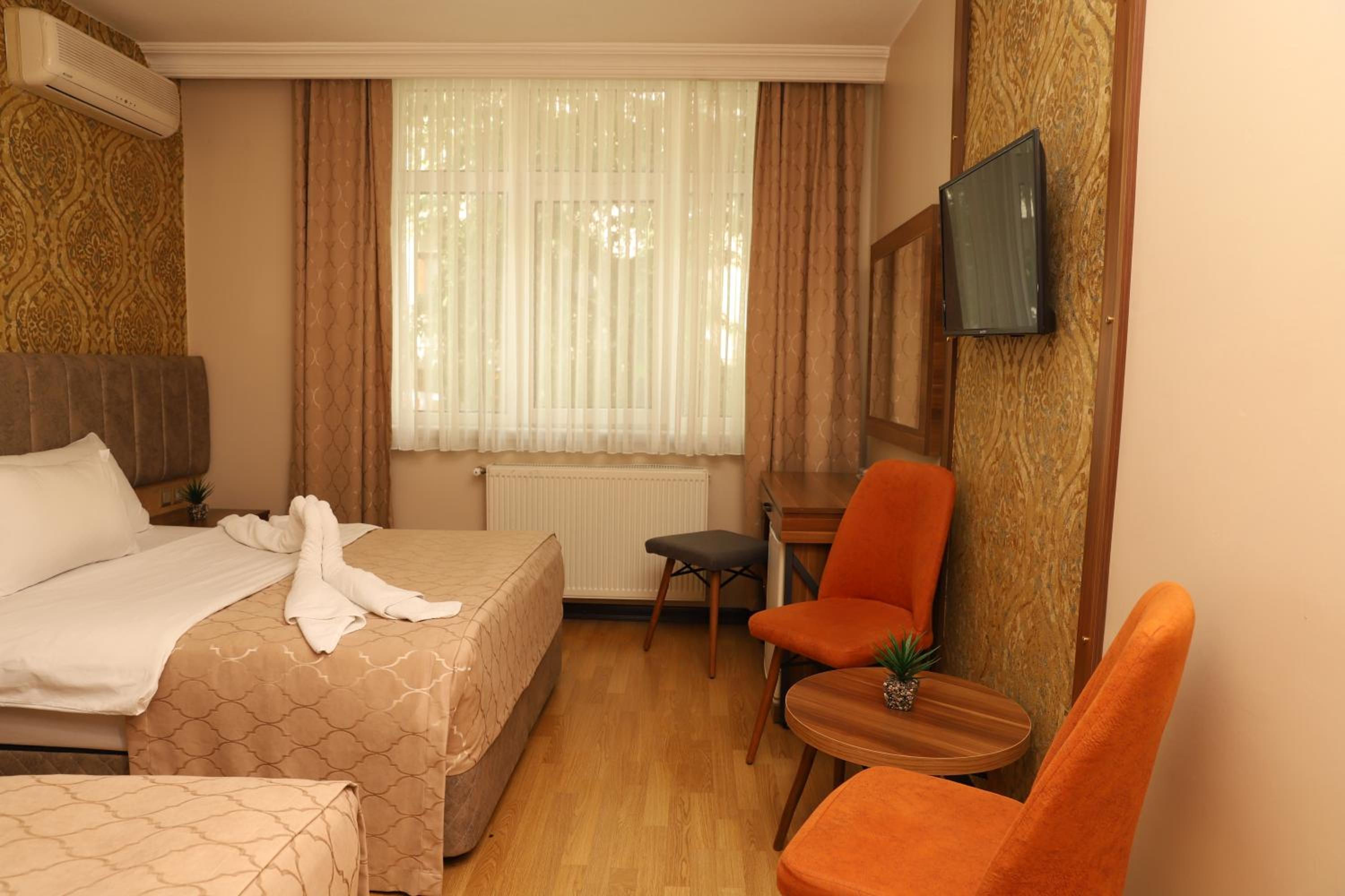Deluxe Room (1 adult + 1 child)