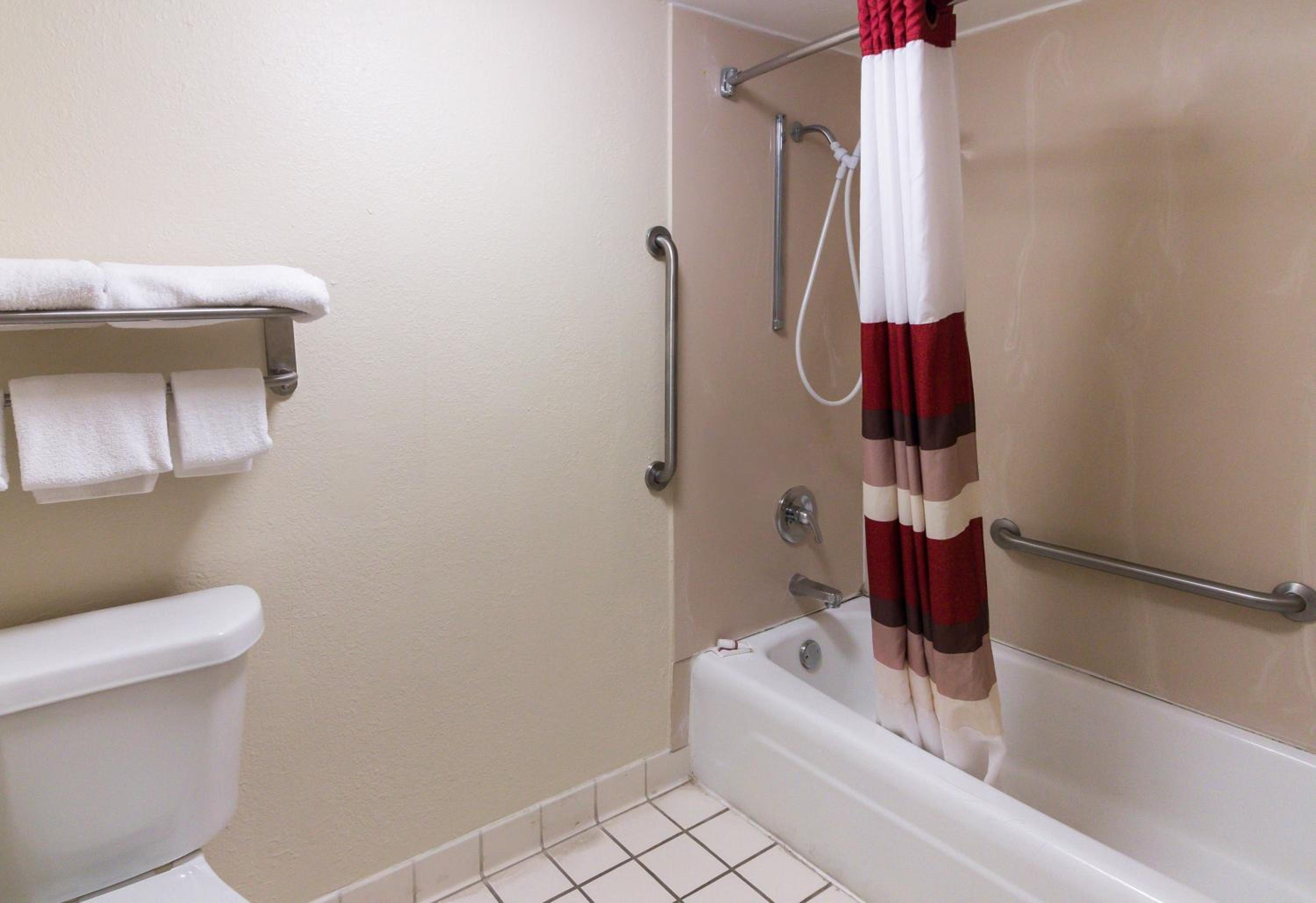 Deluxe King Room Disability Access Smoke Free - Photo 2