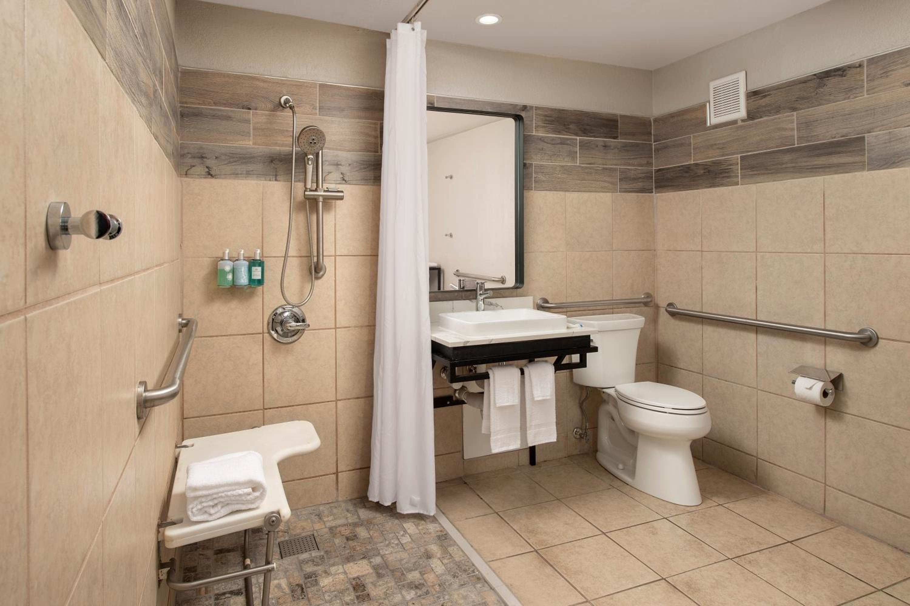King Room - Accessible/Non-Smoking - Photo 7