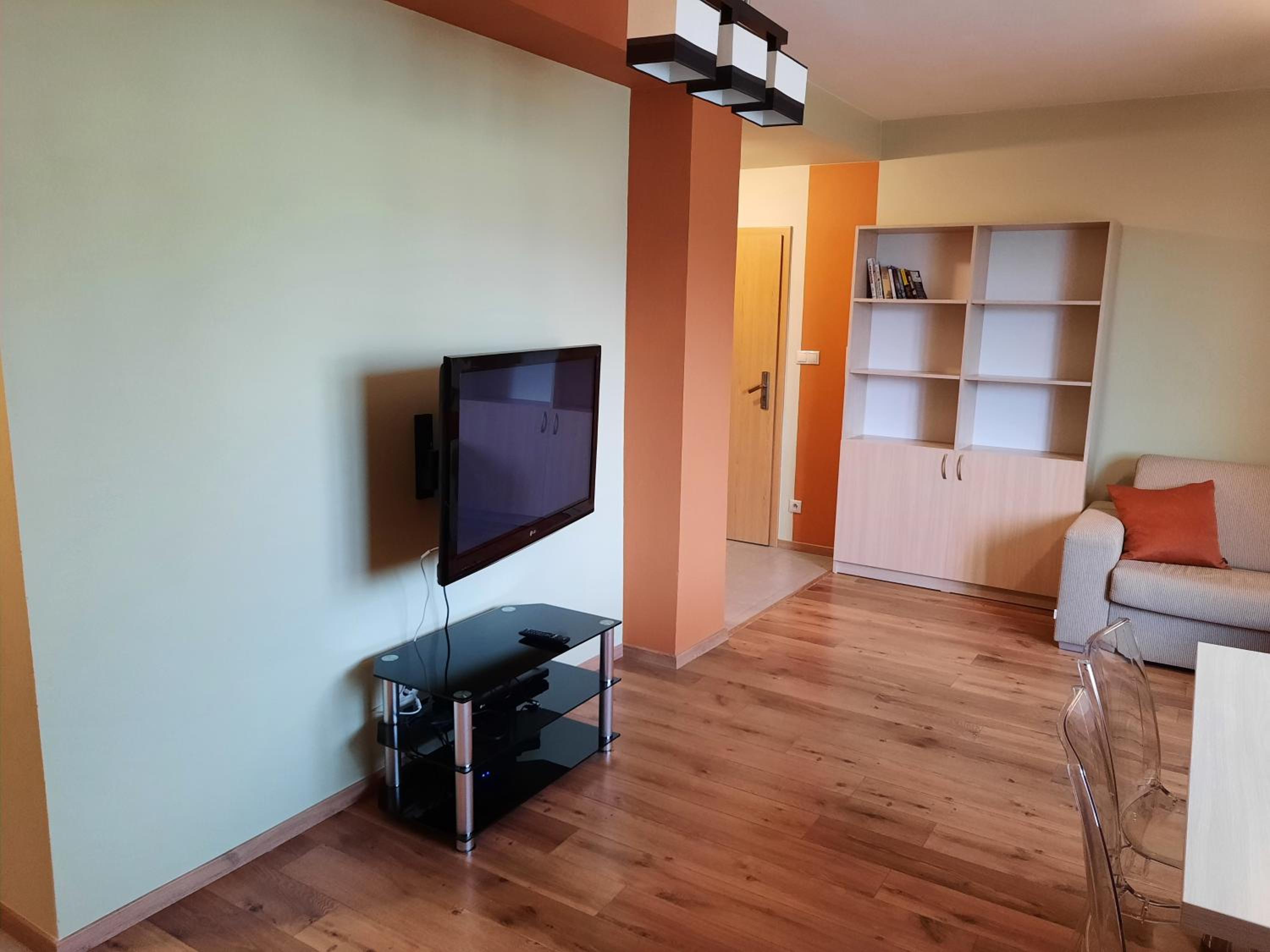  One-Bedroom Apartment with Balcony and Mountain View photo 3