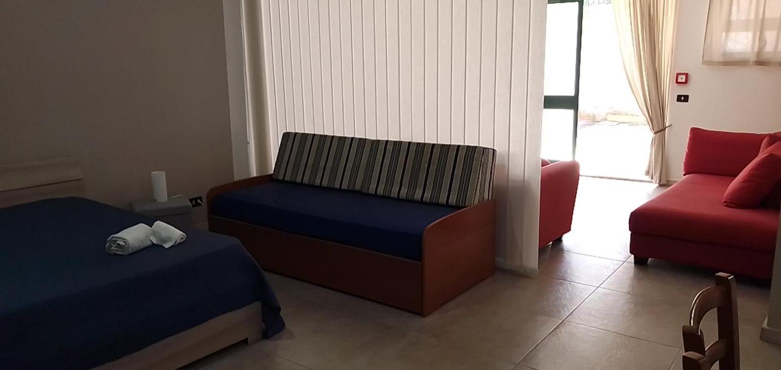 One-Bedroom Apartment photo 1