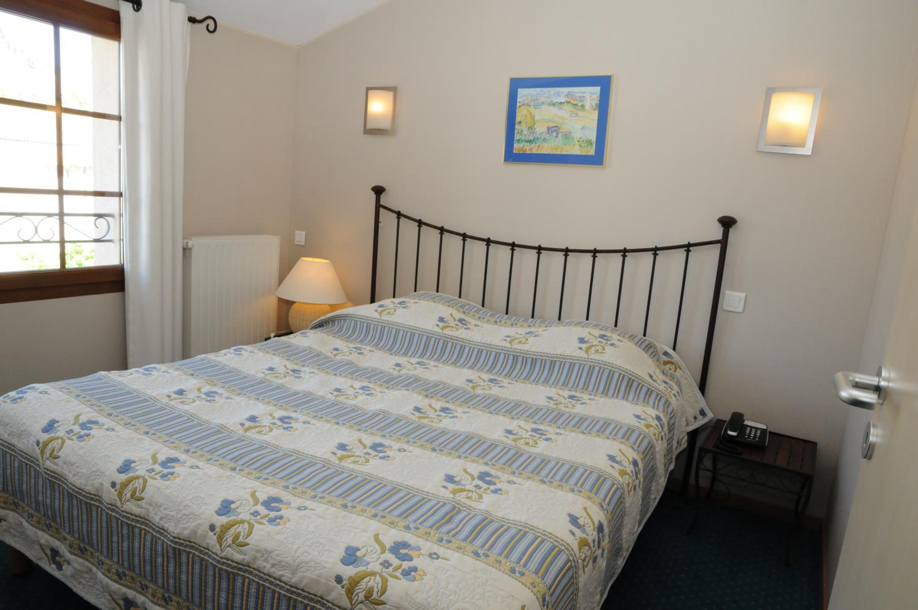 Double Room with Bath photo 3