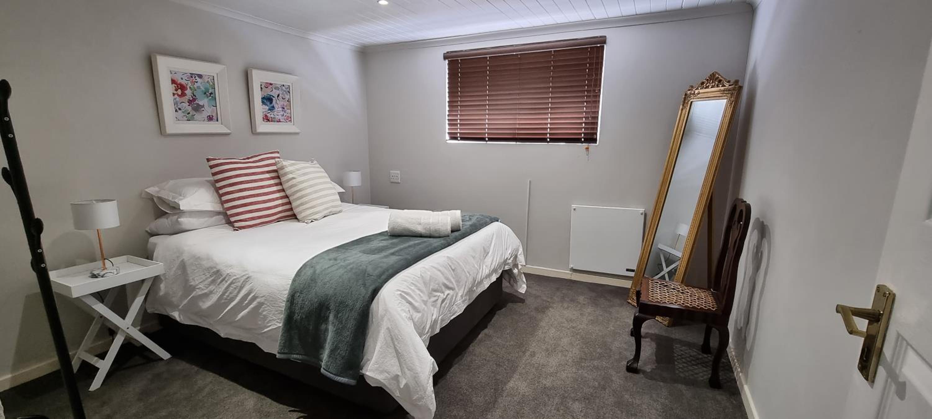 Three-Bedroom House photo 3