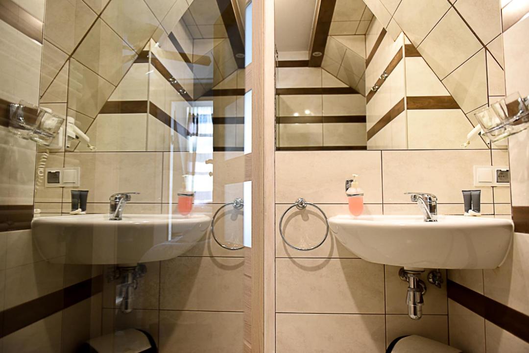 Double or Twin Room - Photo 3