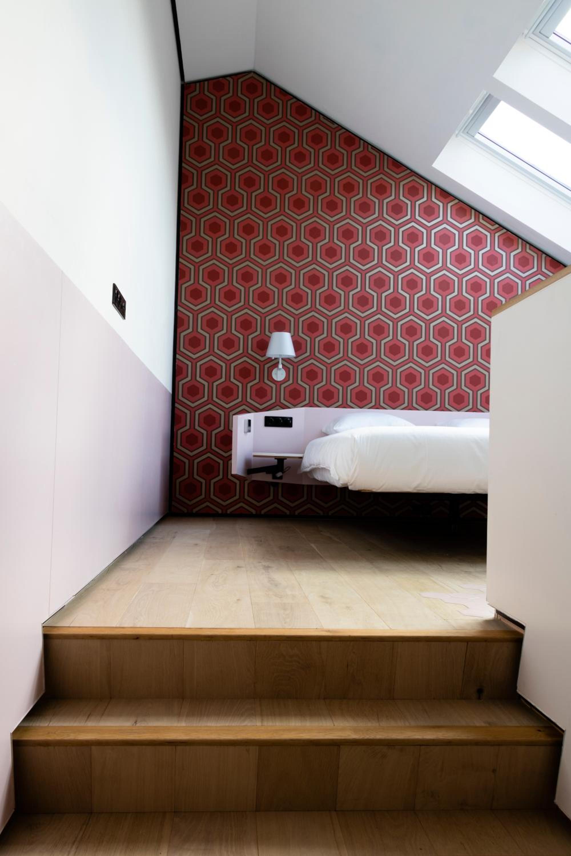 Deluxe Double Room with Bath - Photo 6
