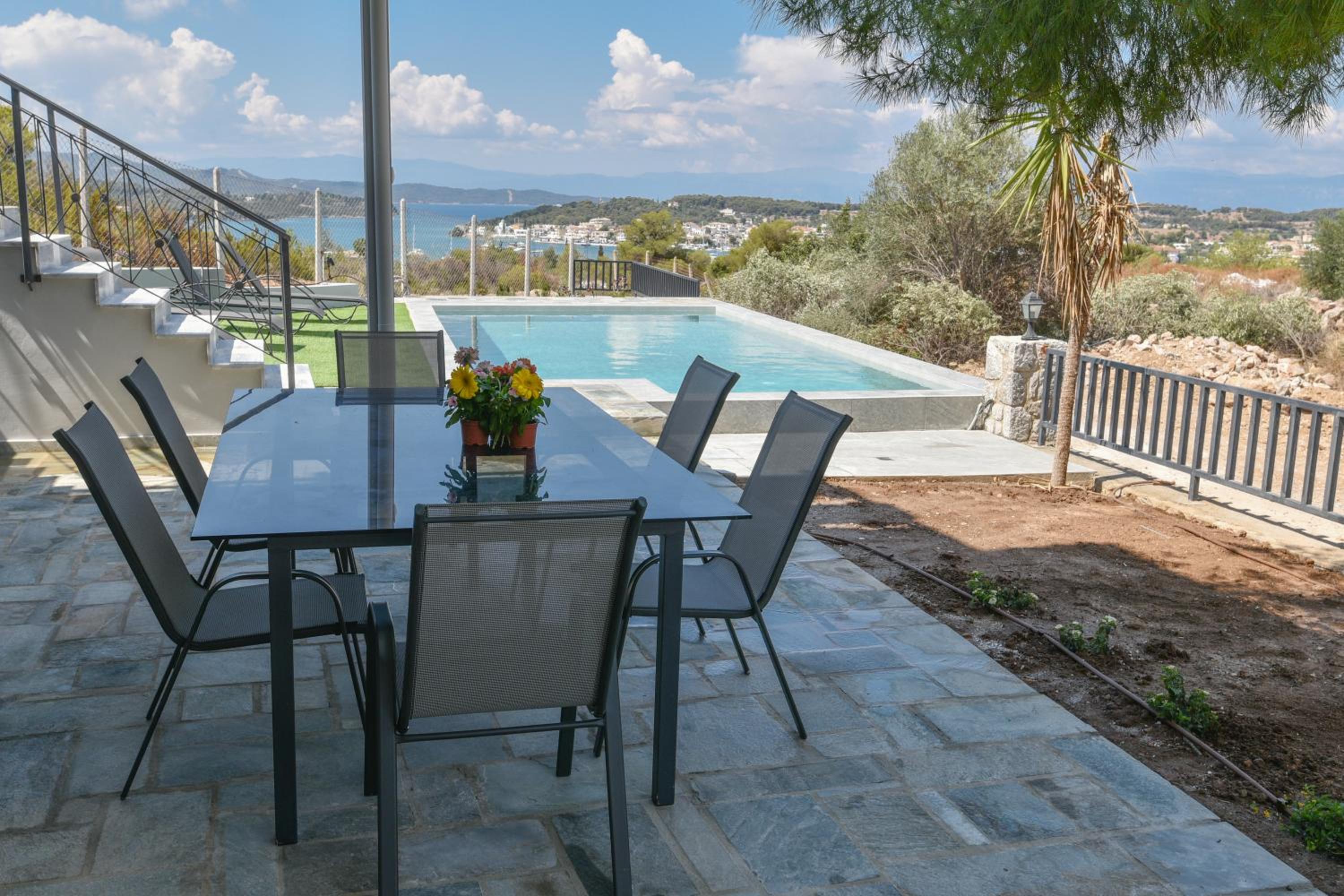 Three-Bedroom Villa photo 3