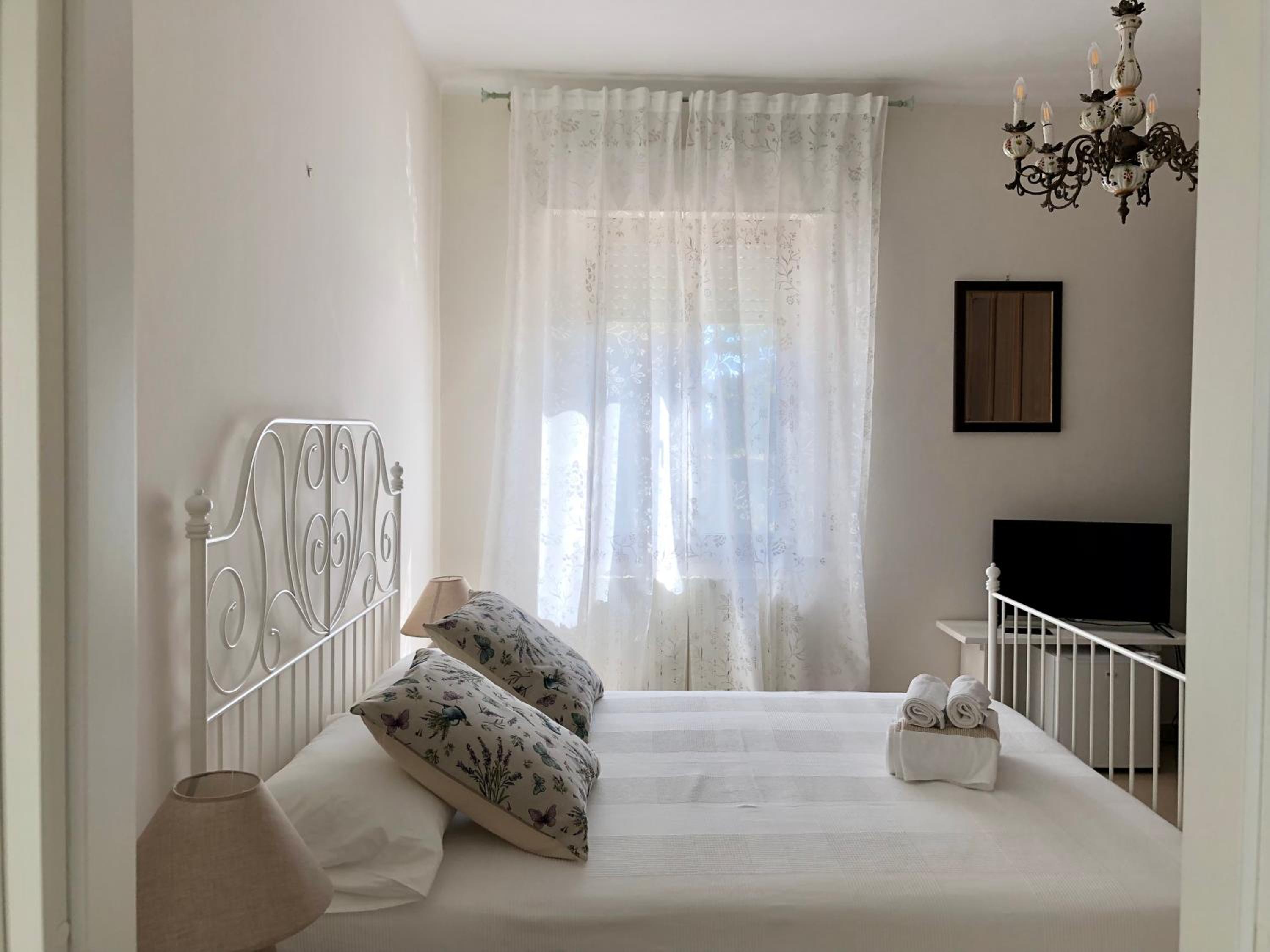 Double Room - Photo 5