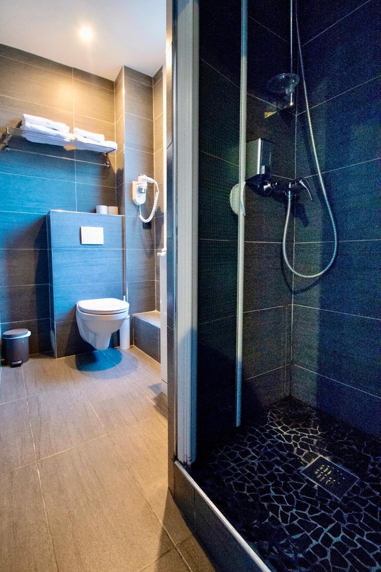 Quintuple Room