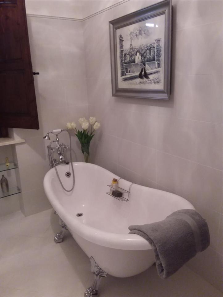 Double Room with Private External Bathroom photo 3