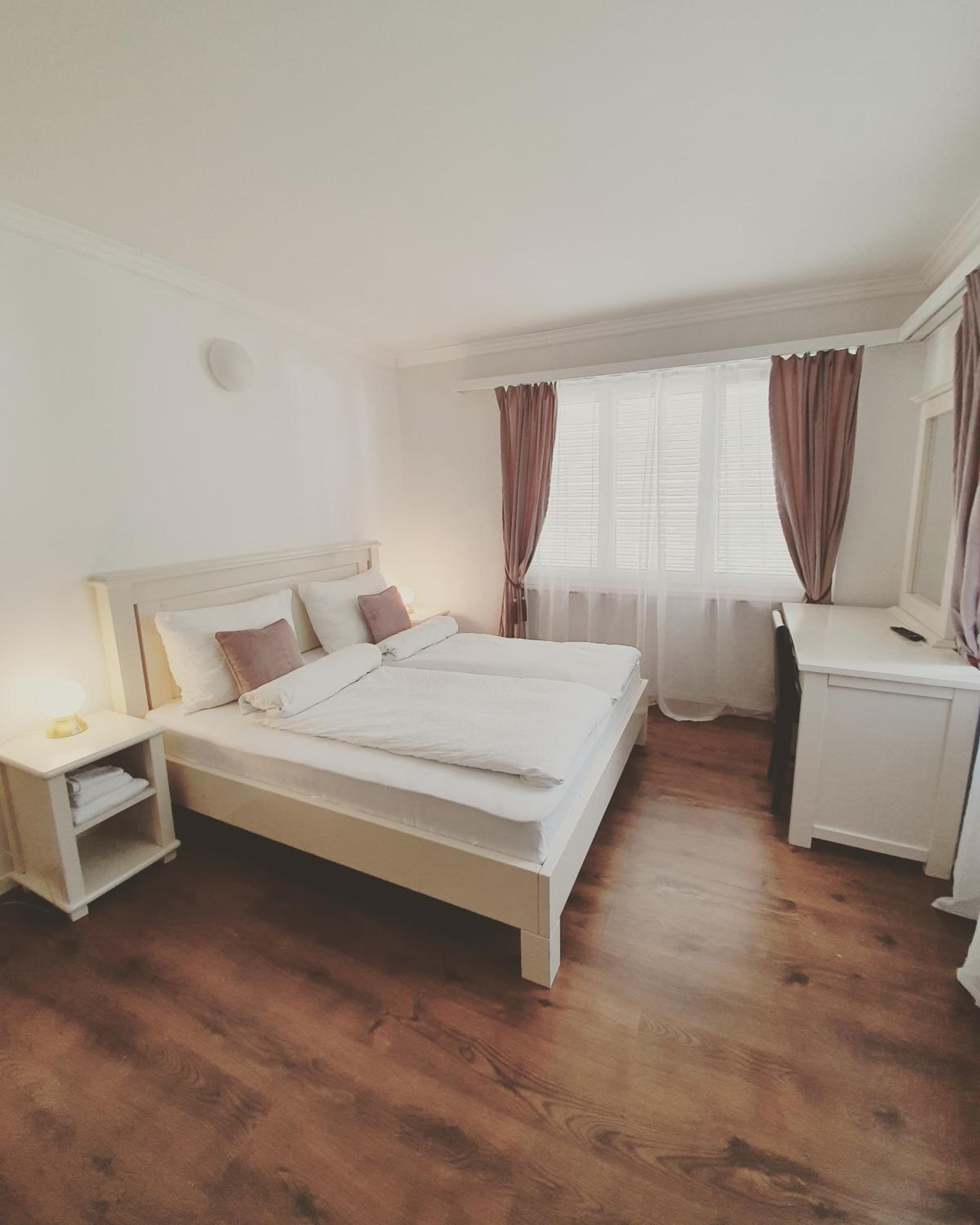 Standard Family Room - Photo 6