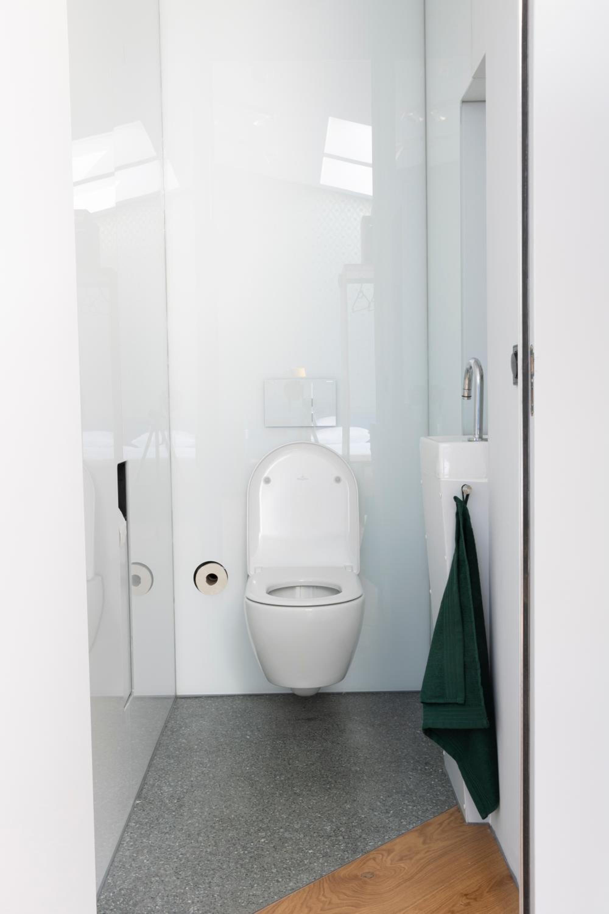 Deluxe Double Room with Shower - Photo 6