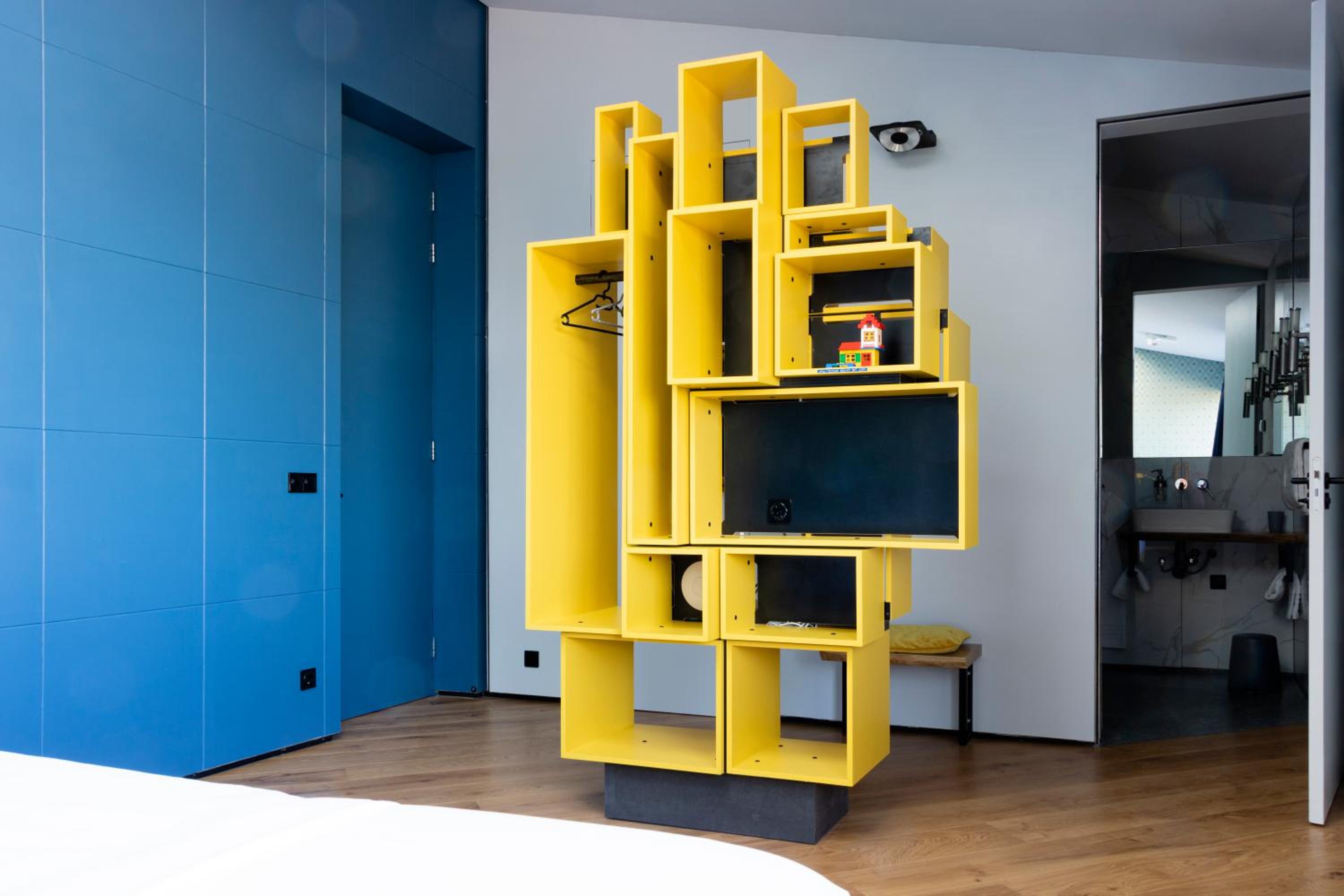 Deluxe Double Room with Shower - Photo 3