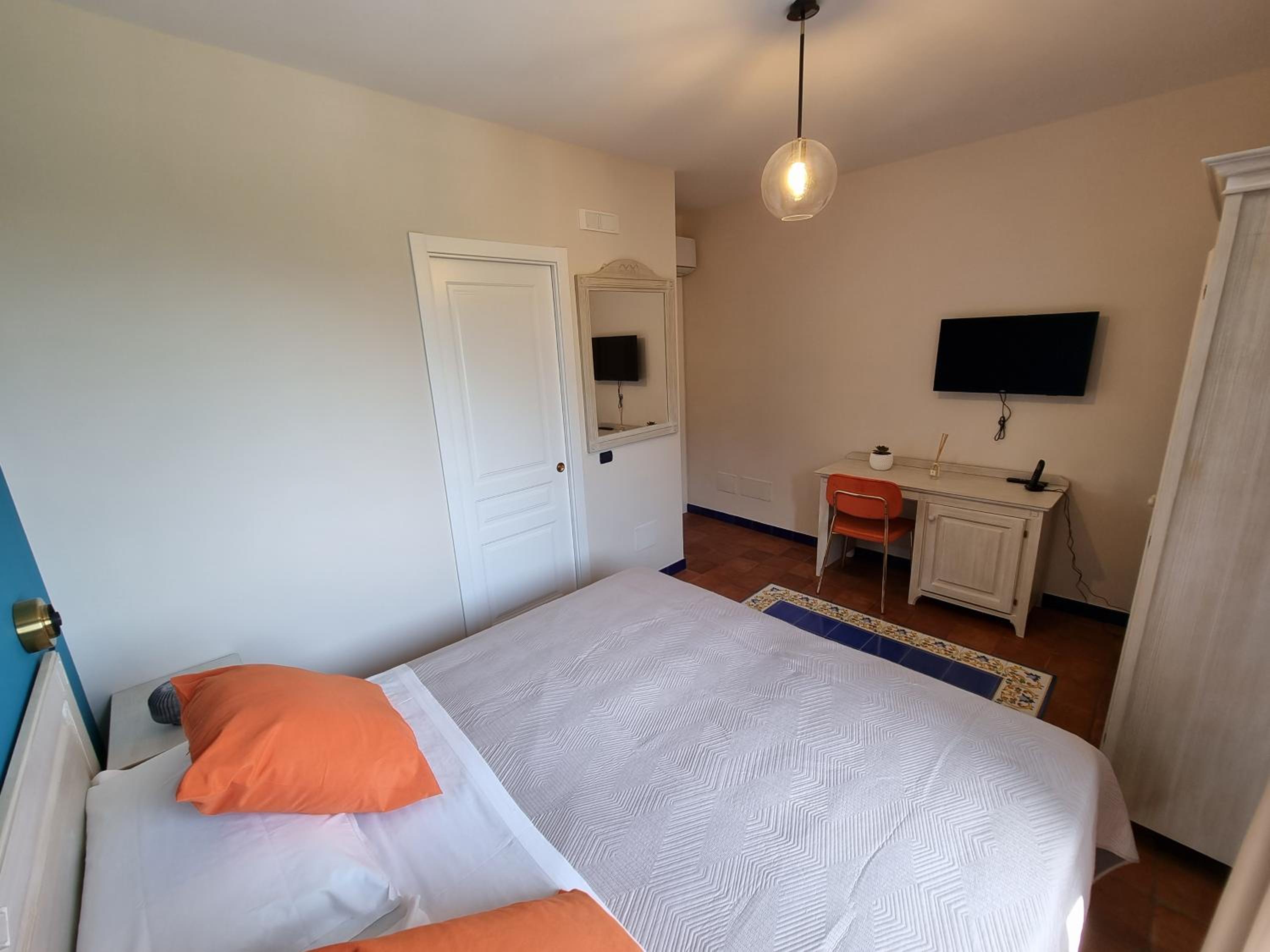 Double Room with Private Bathroom - Photo 5