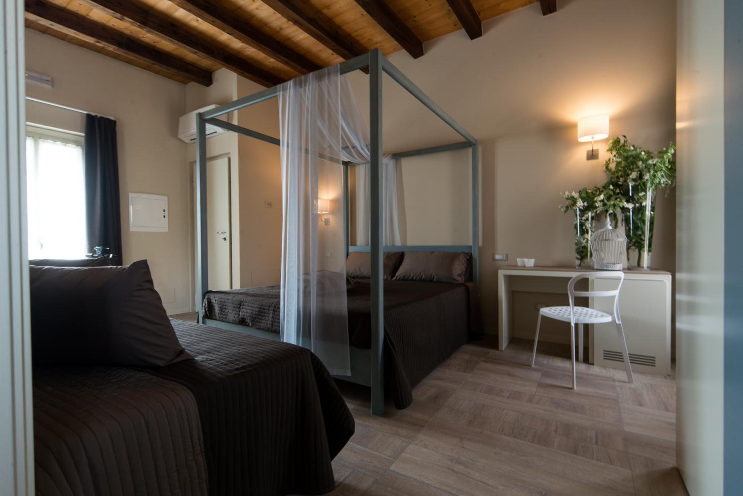 Suite with Hot Tub