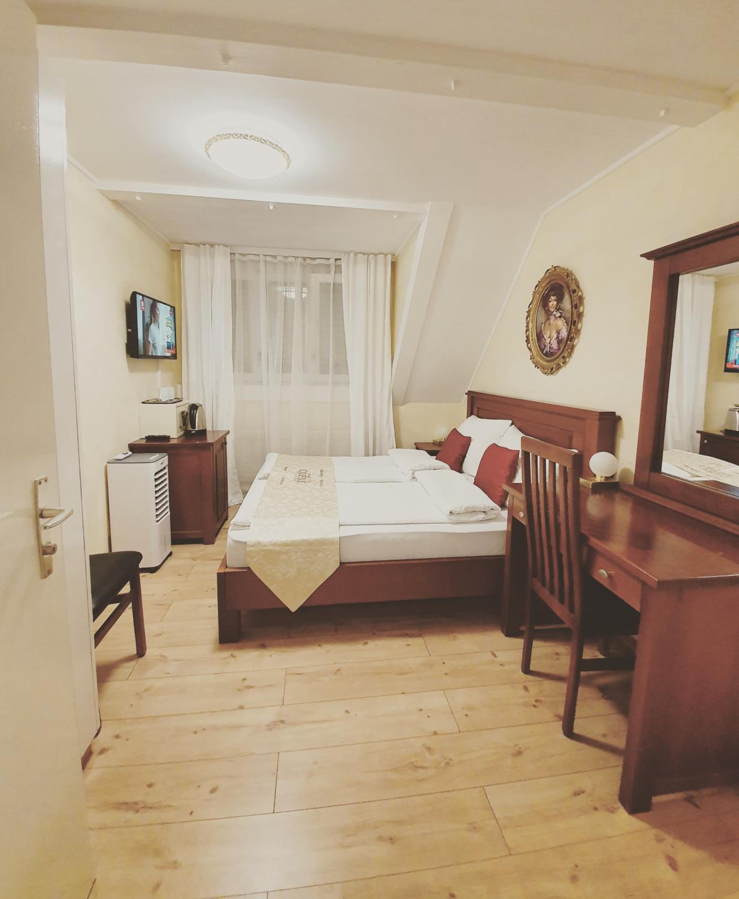 Standard Double Room - Photo 7