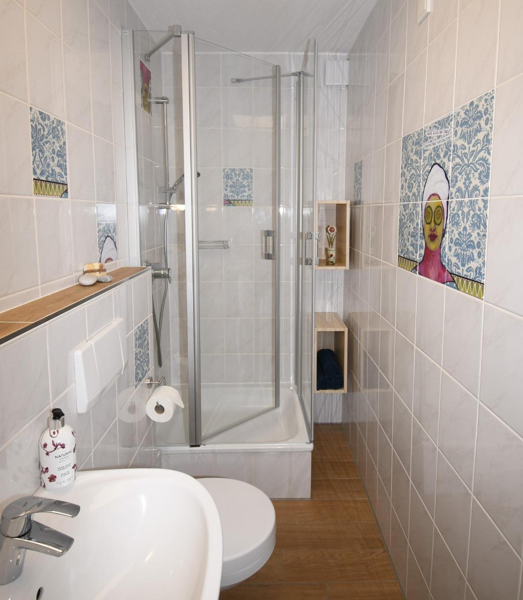 Apartment with Balcony - Photo 4