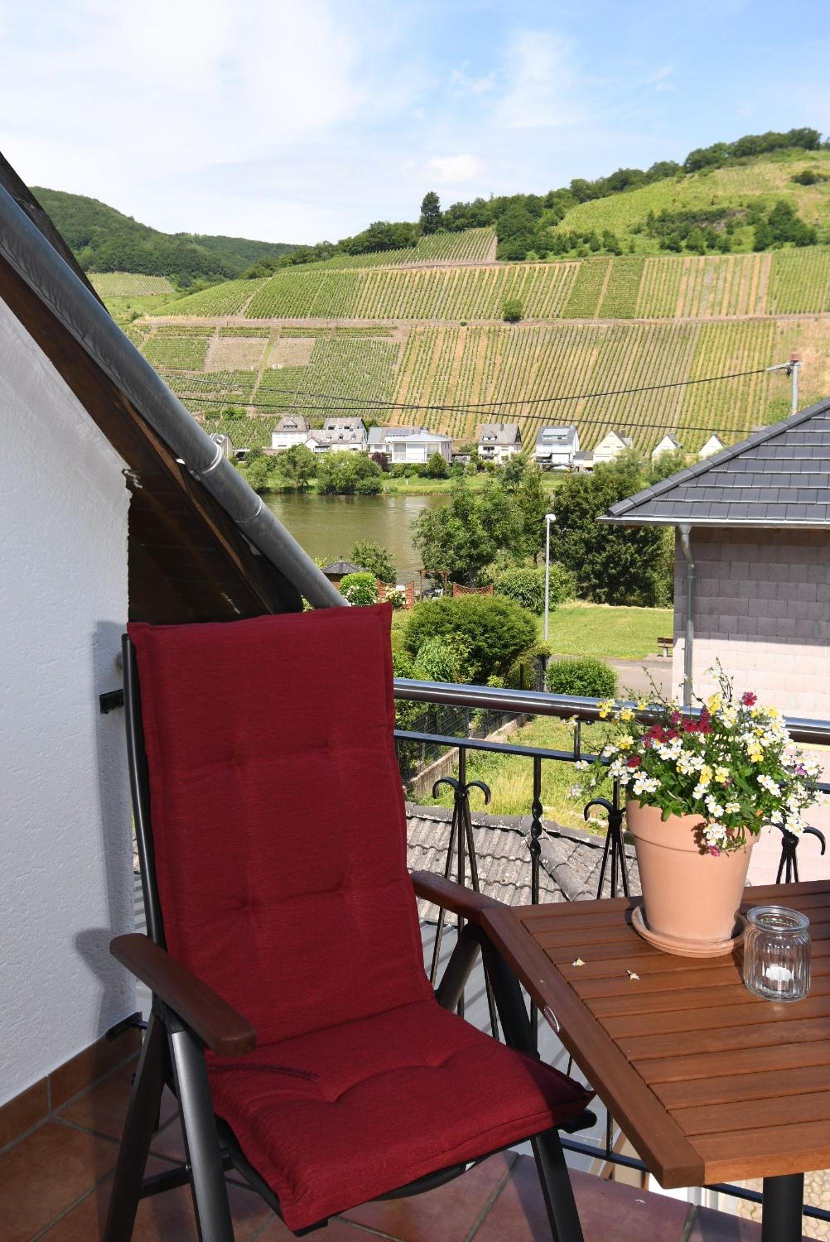 Apartment with Balcony - Photo 15