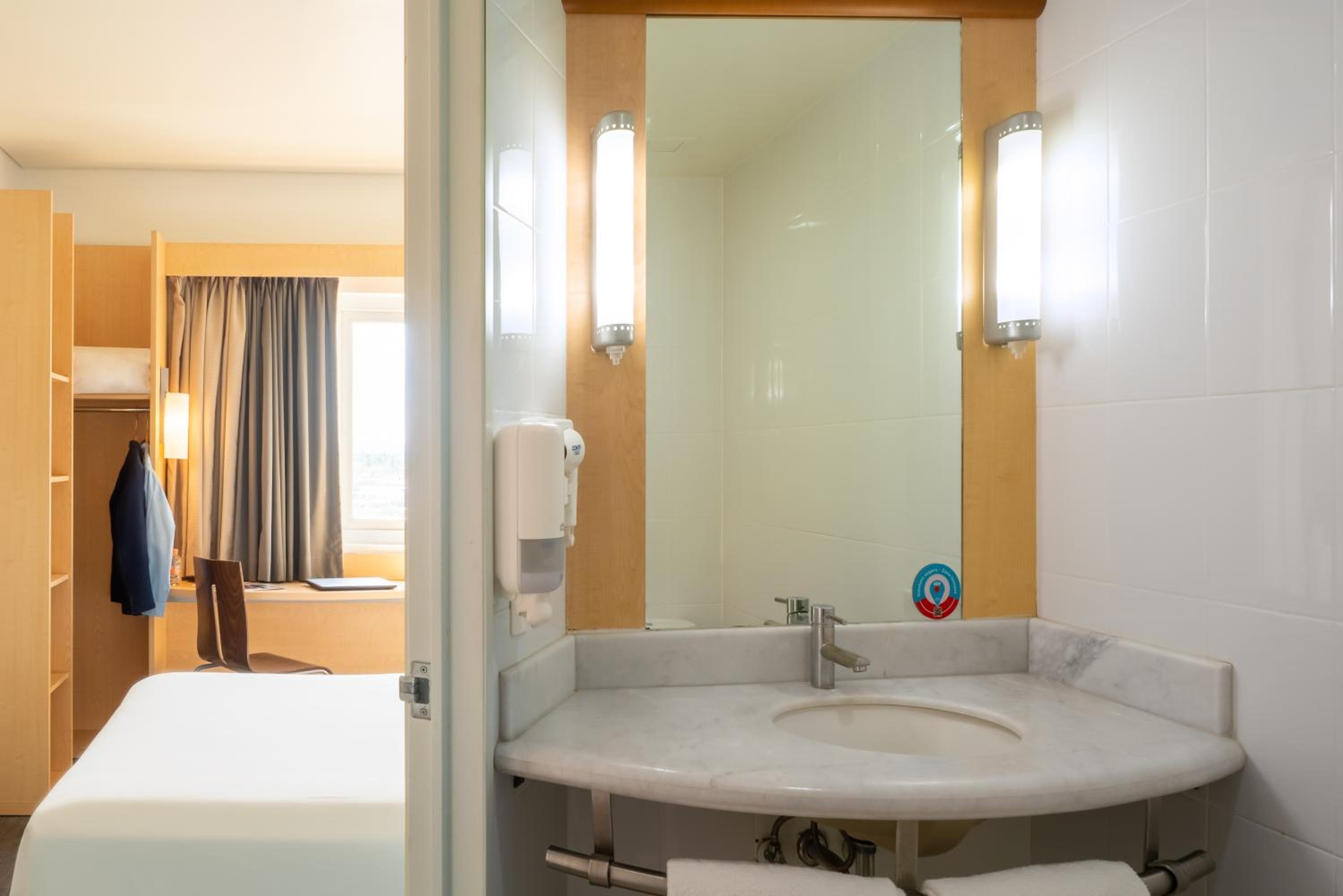 Double Room - Photo 3