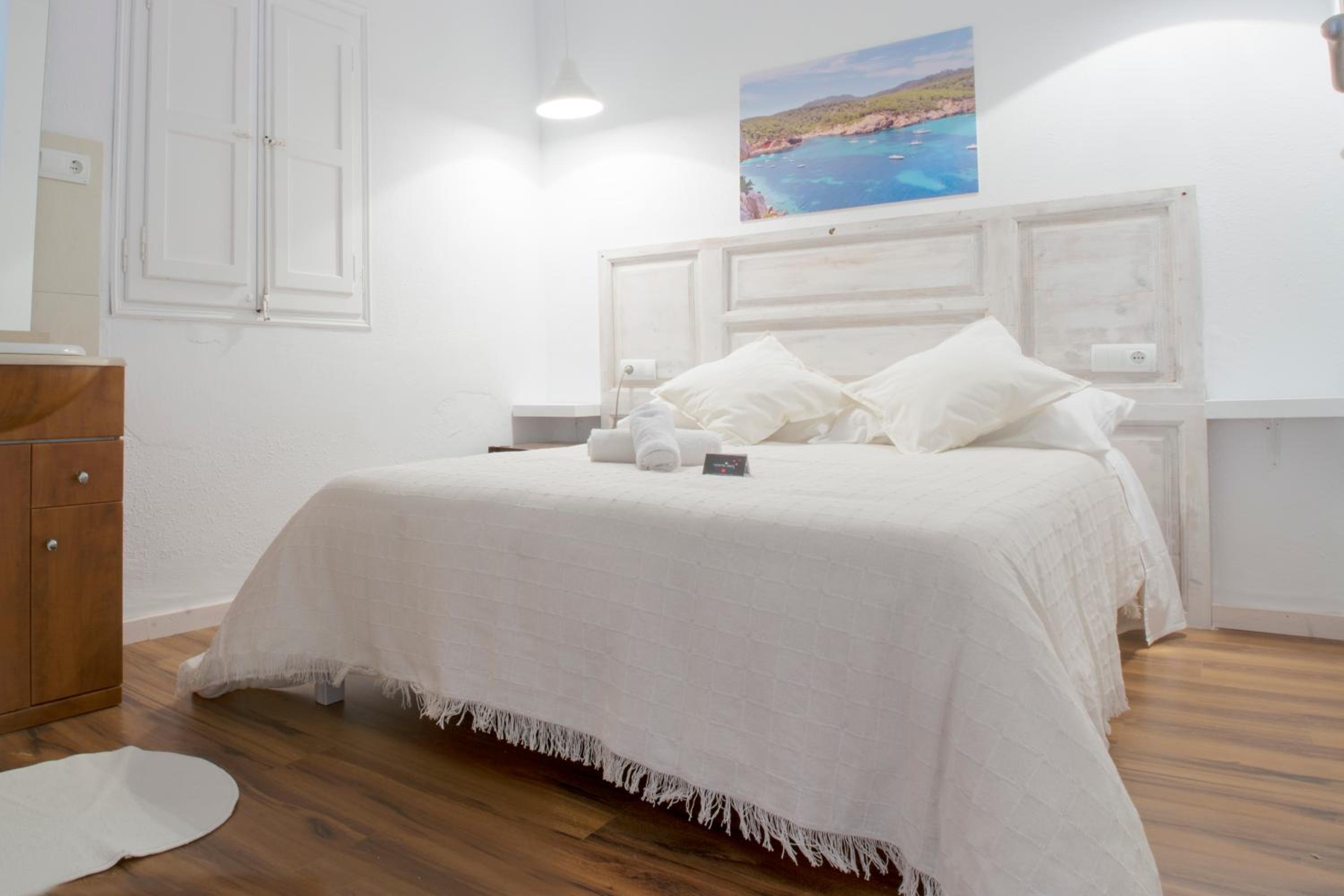 Single Room with Shared Bathroom