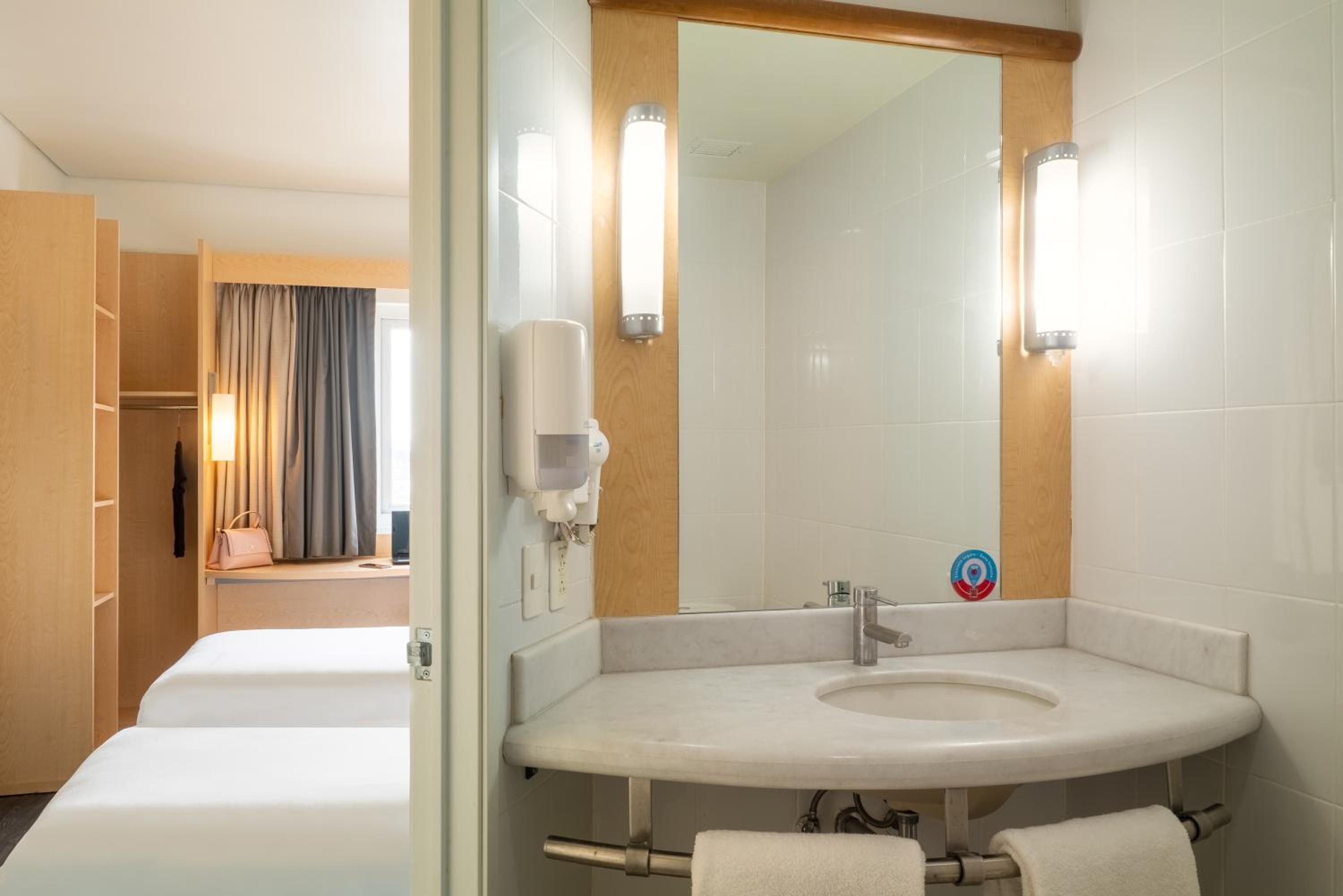 Double Room - Photo 9