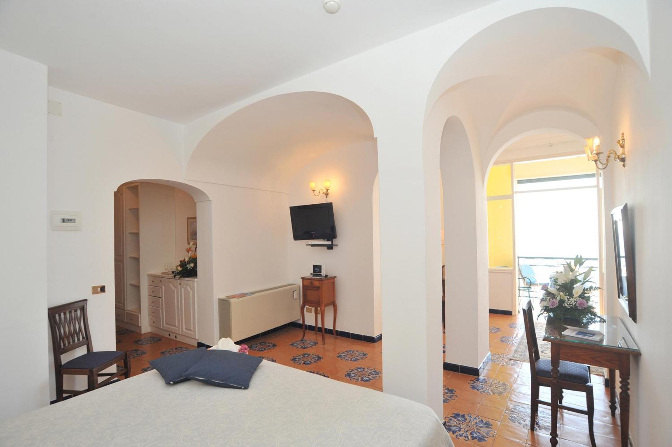 Junior Suite with Sea View - Photo 17