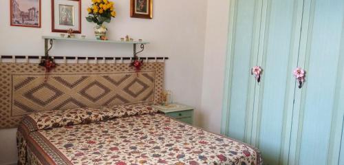 Double Room with Shared Bathroom photo 2