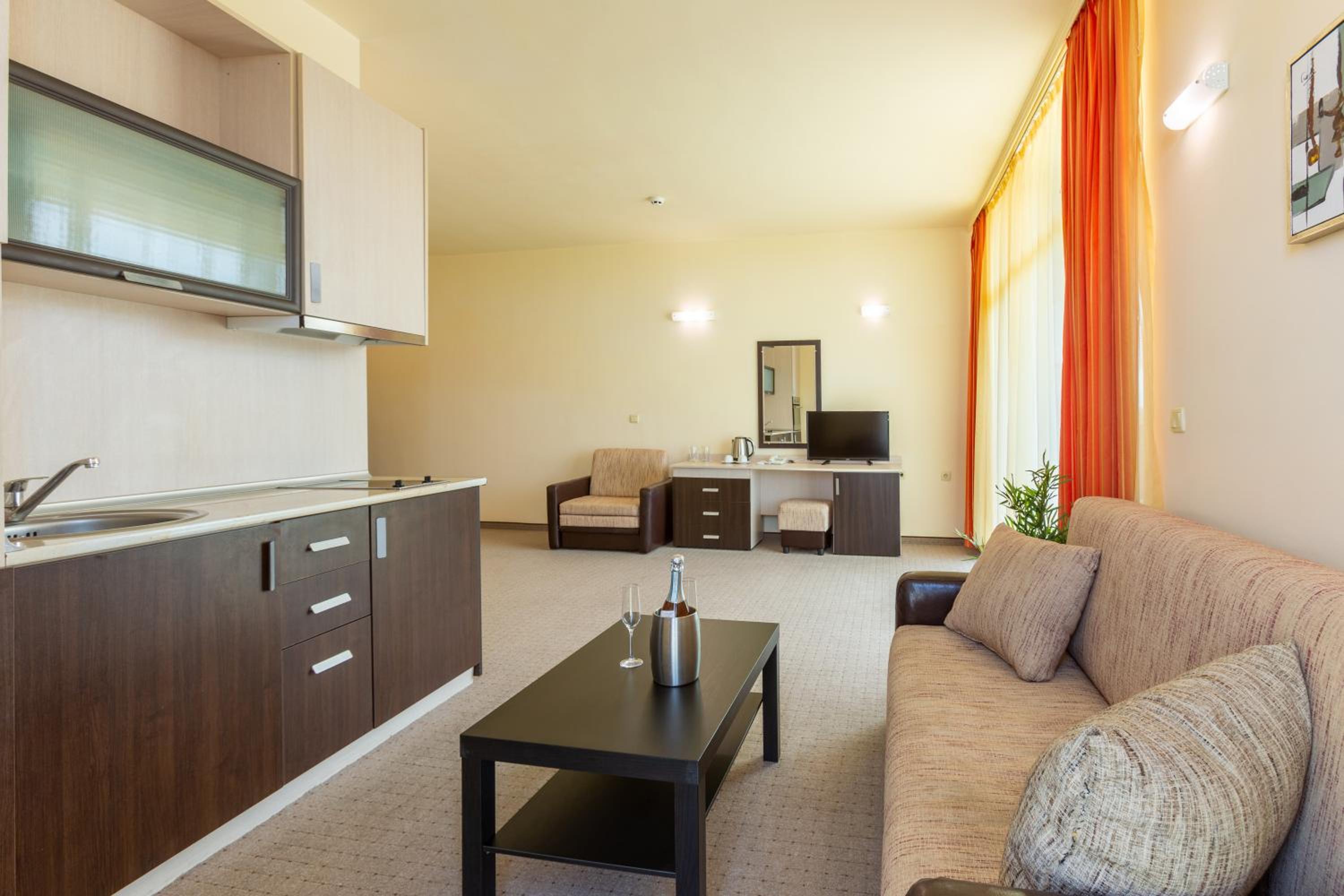 One-Bedroom Apartment with Balcony and Free Parking - Photo 1