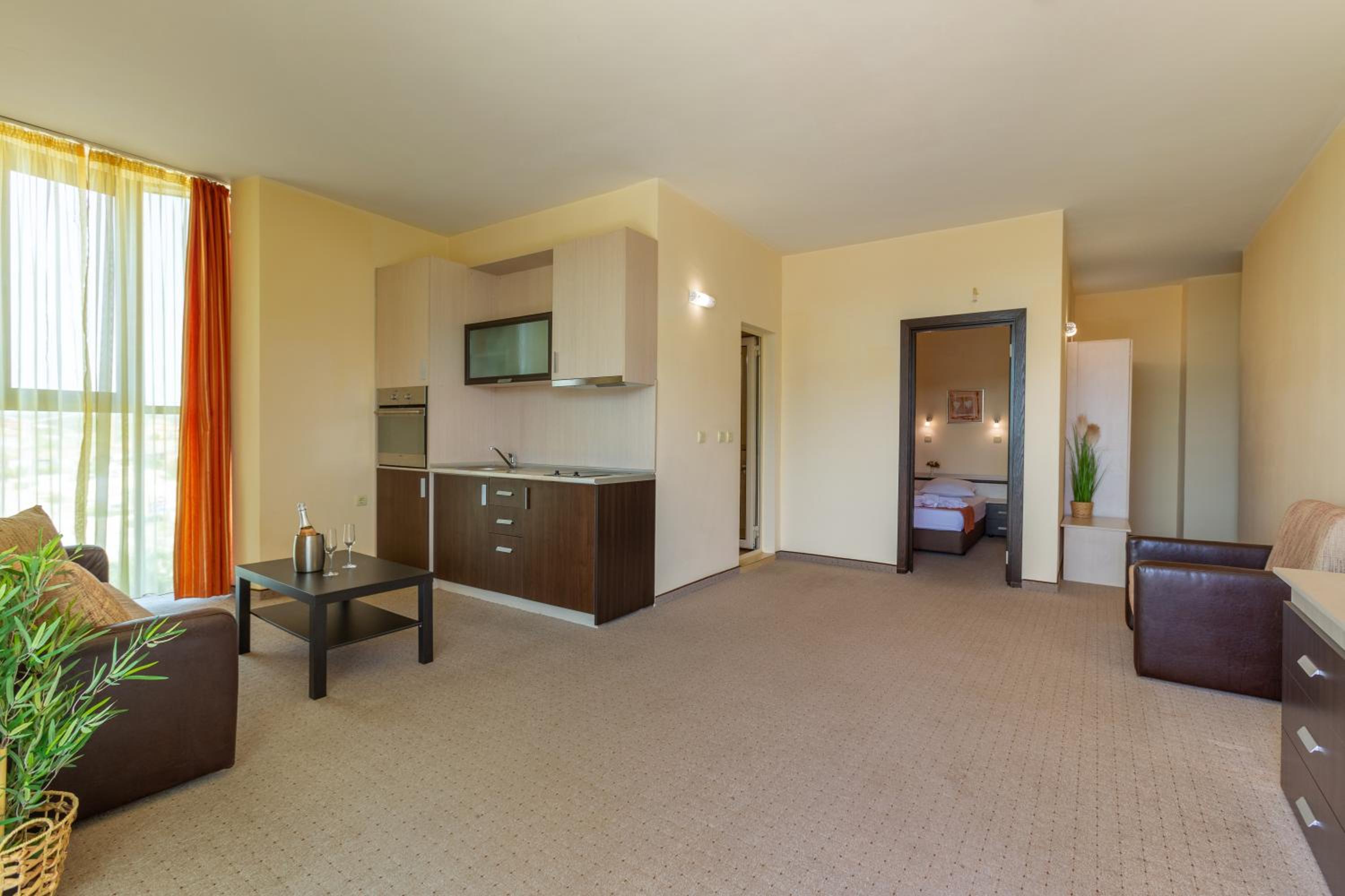 One-Bedroom Apartment with Balcony and Free Parking - Photo 4