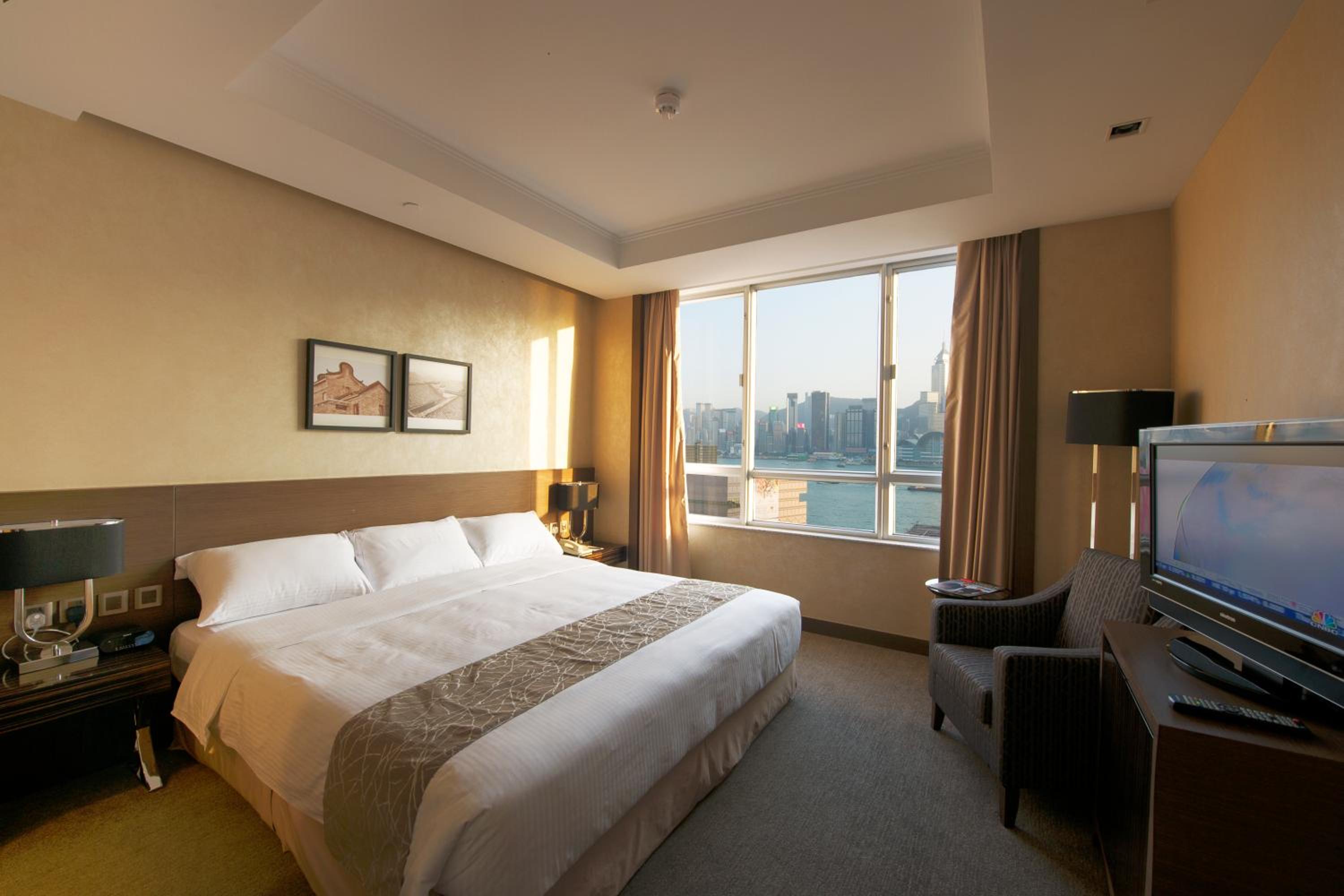 King Suite with Harbor View photo 3