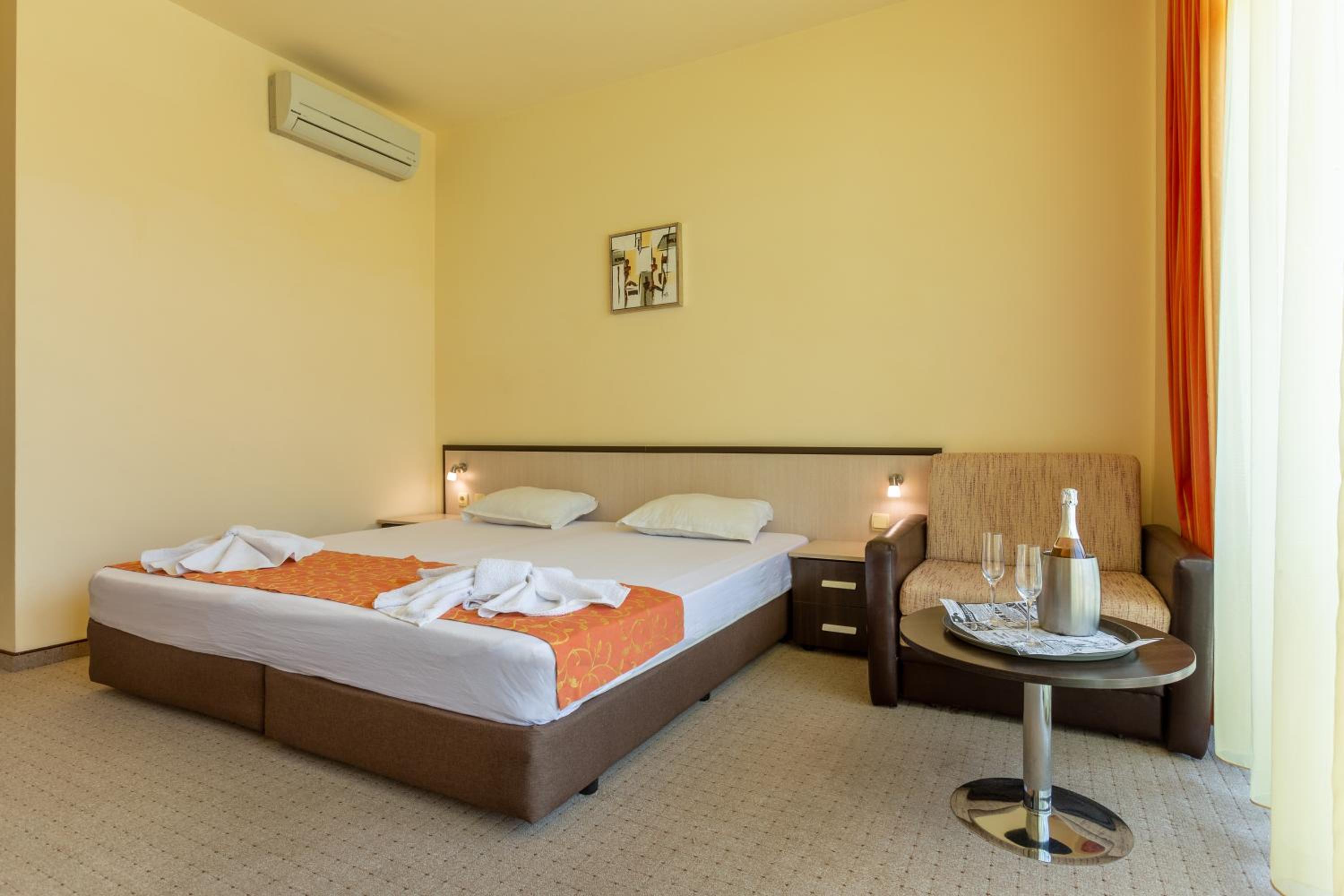 Triple Room with Balcony and Free Parking photo 2