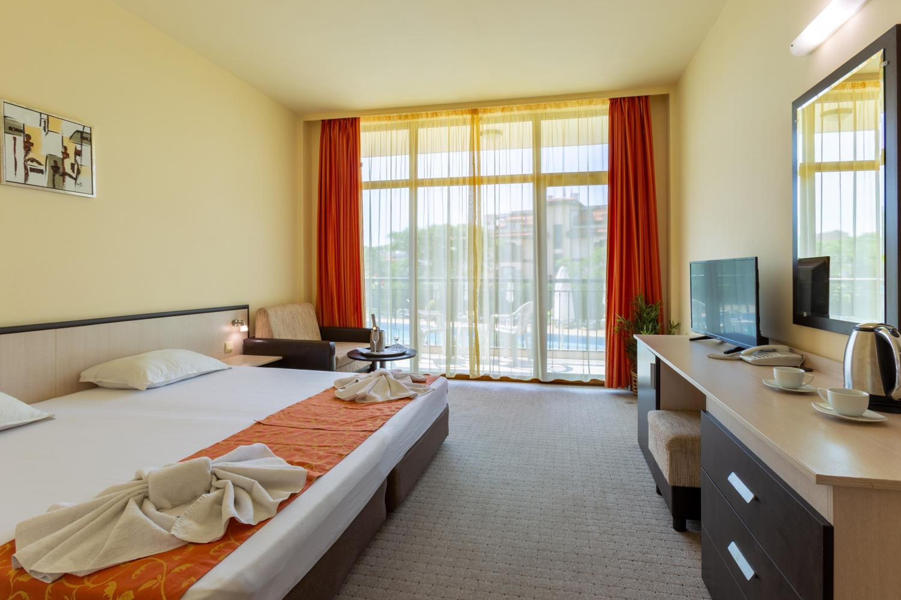 Double or Twin Room with Balcony and Free Parking - Photo 1