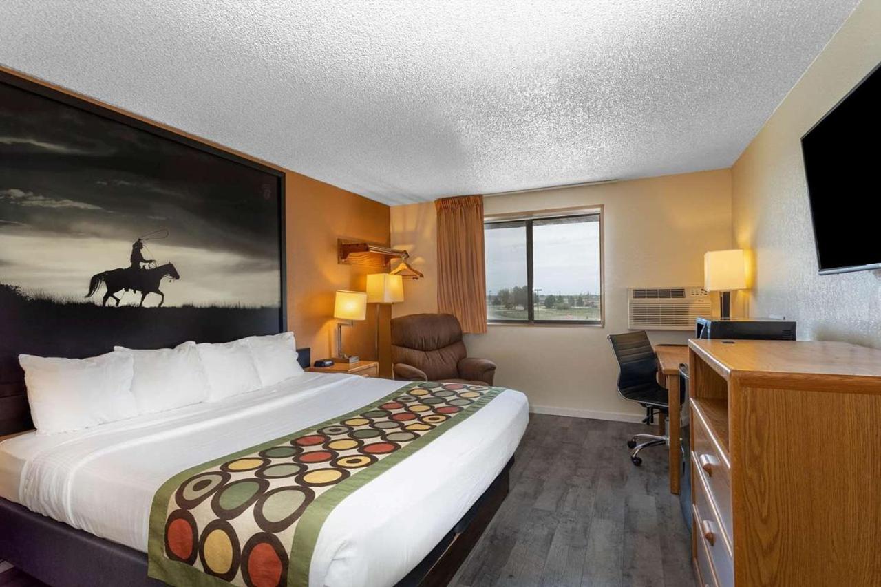 King Room - Non-Smoking - Photo 2
