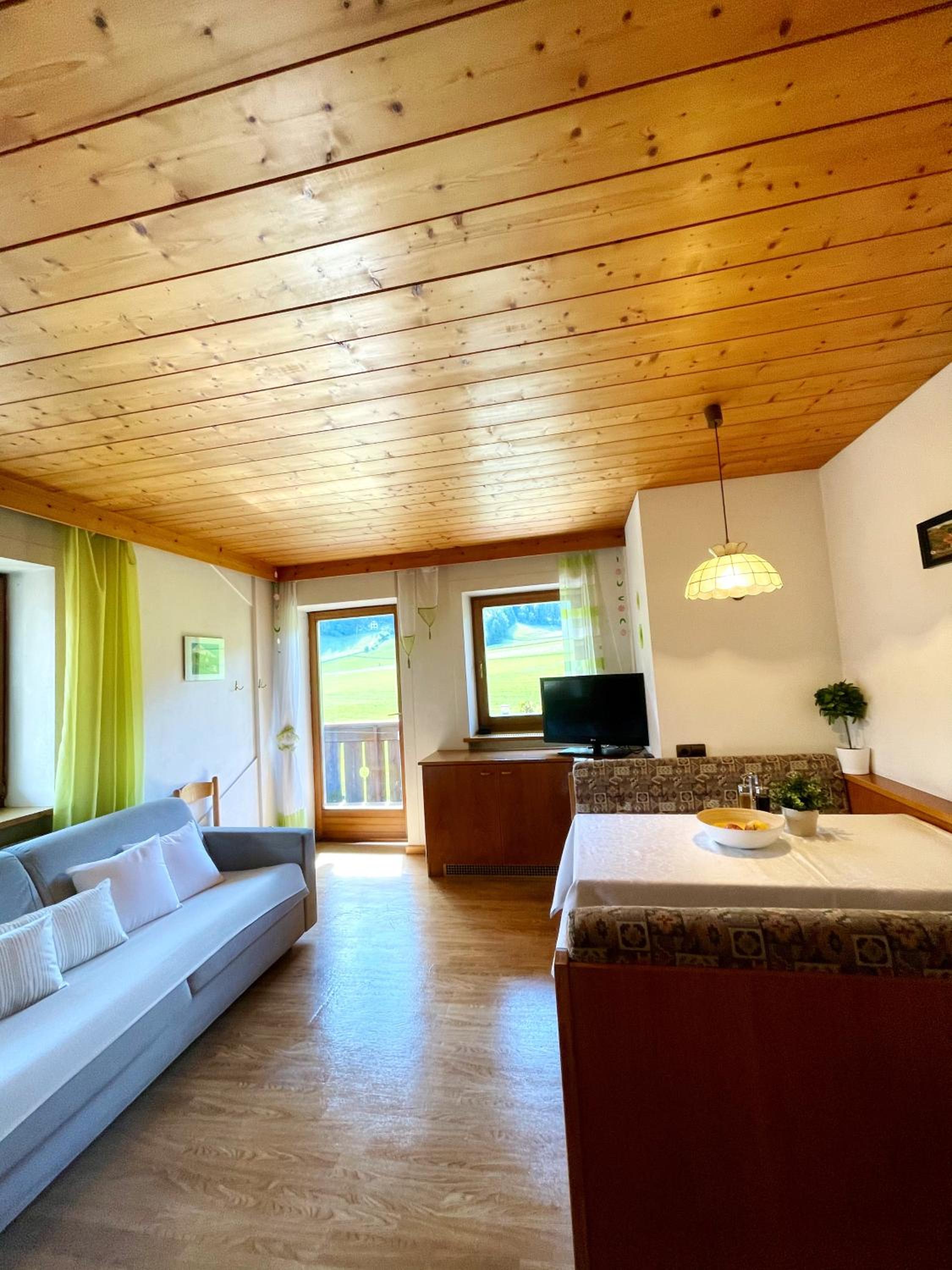 Apartment with Balcony - Photo 9